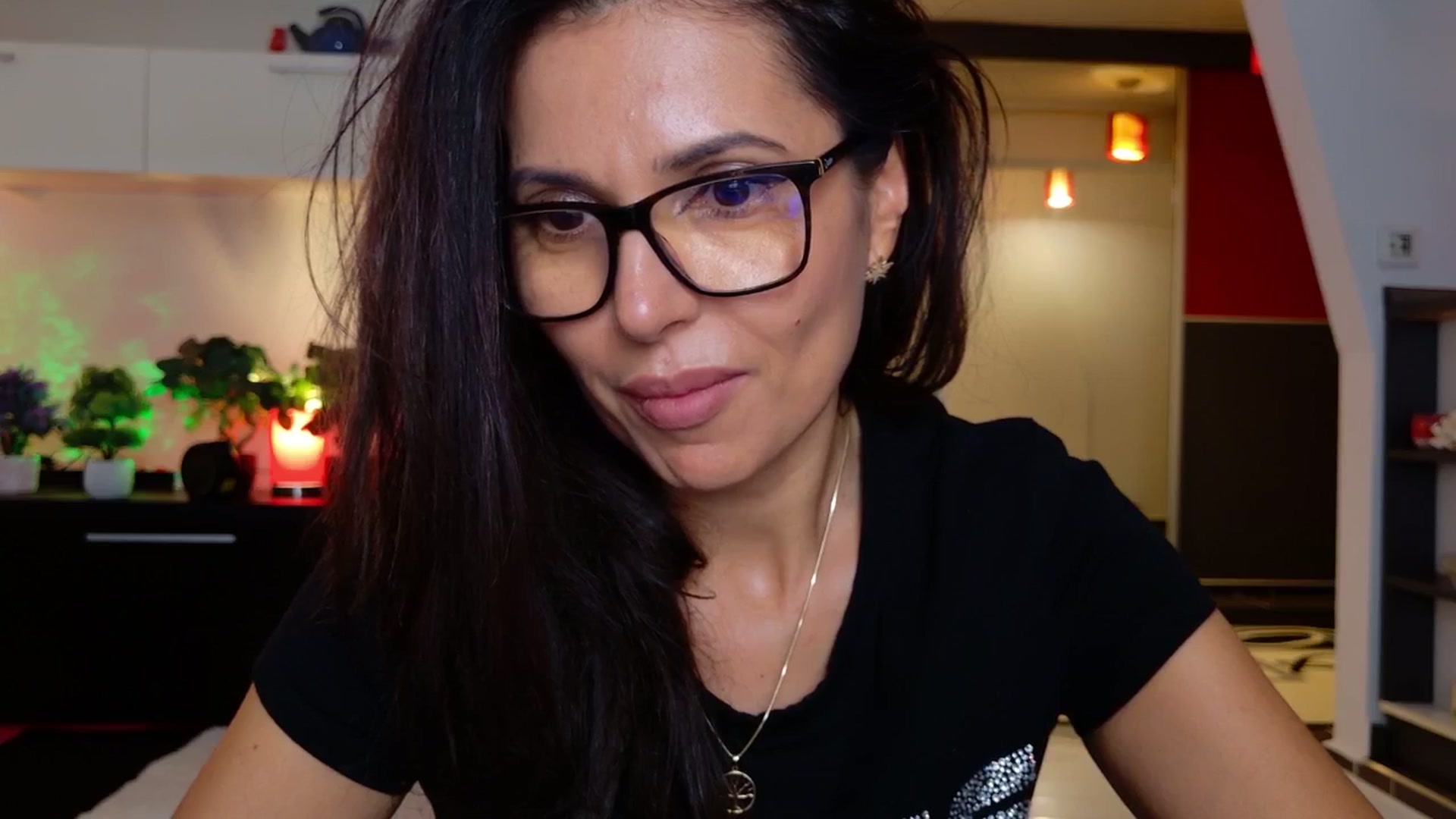 Gallery image thumbnail from SmileyTinaa's myfreecams stream on, 11/17/2025, 22:07 image 4 of 20