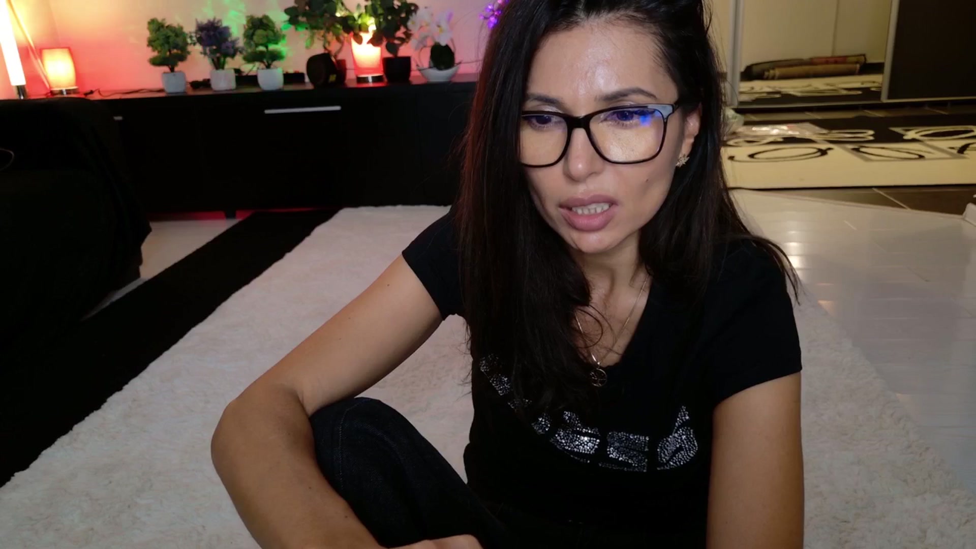 Gallery image thumbnail from SmileyTinaa's myfreecams stream on, 11/17/2025, 22:07 image 19 of 20