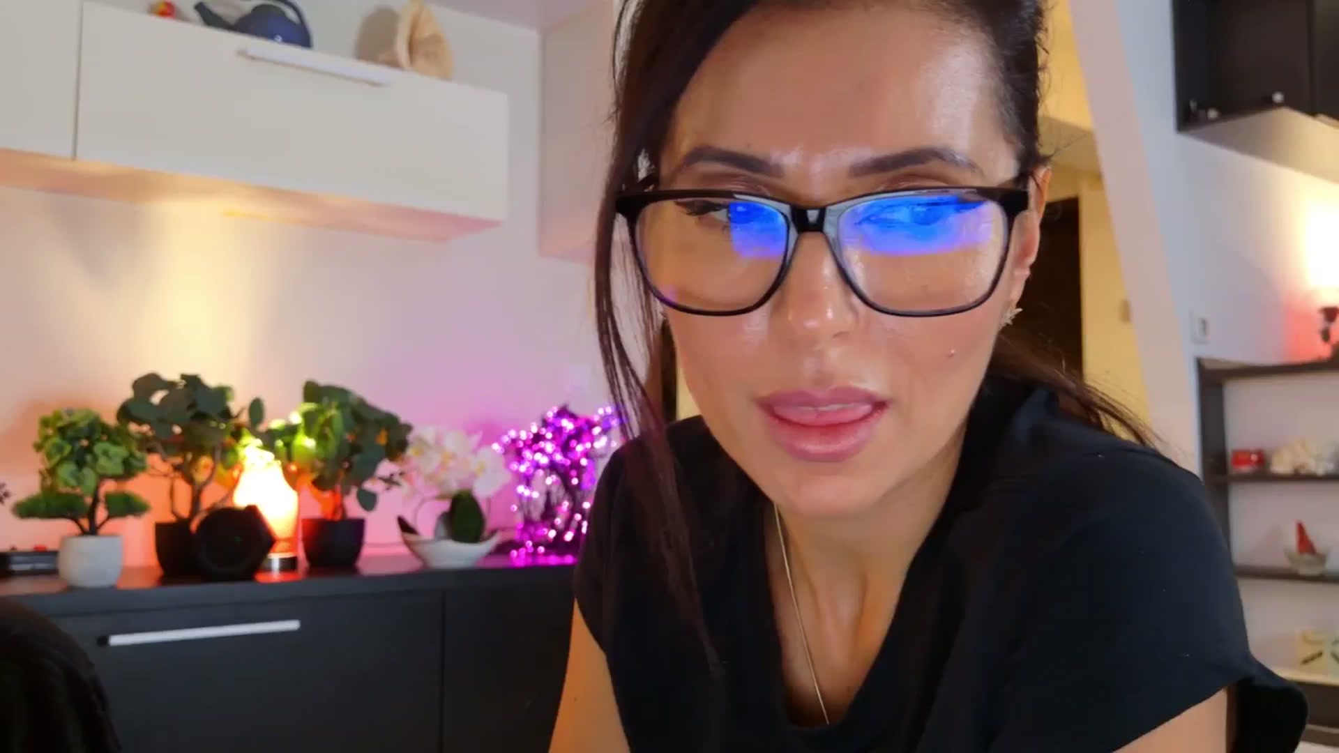 Gallery image thumbnail from SmileyTinaa's myfreecams stream on, 11/18/2025, 21:22 image 7 of 20