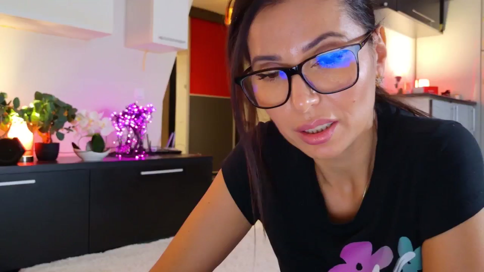 Gallery image thumbnail from SmileyTinaa's myfreecams stream on, 11/18/2025, 21:22 image 2 of 20
