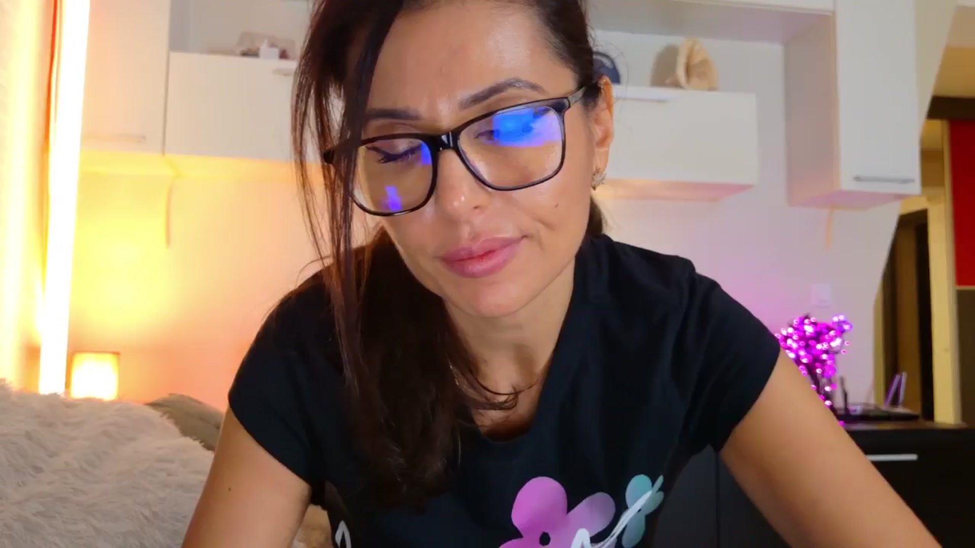 Gallery image thumbnail from SmileyTinaa's myfreecams stream on, 11/18/2025, 22:50 image 3 of 20