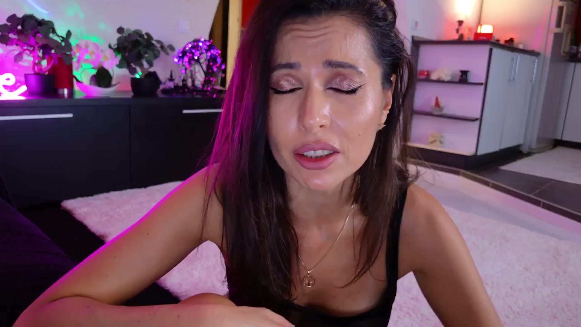 Gallery image thumbnail from SmileyTinaa's myfreecams stream on, 11/21/2025, 24:10 image 9 of 20