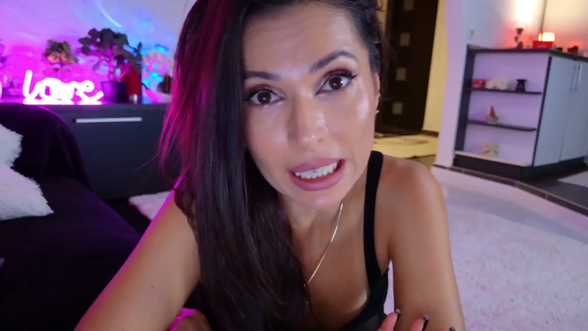 Gallery image thumbnail from SmileyTinaa's myfreecams stream on, 11/21/2025, 24:10 image 5 of 20