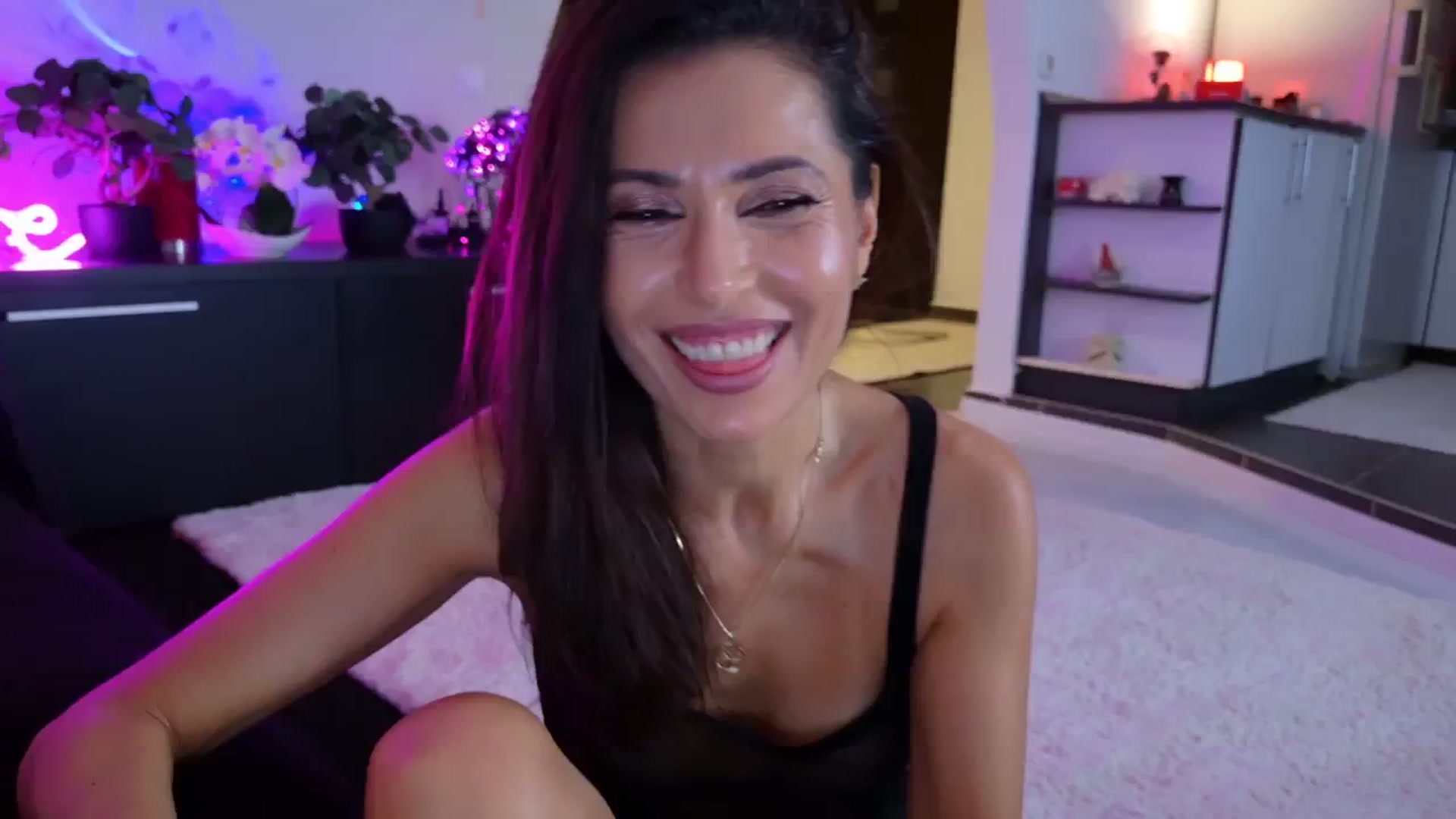 Gallery image thumbnail from SmileyTinaa's myfreecams stream on, 11/21/2025, 24:10 image 7 of 20