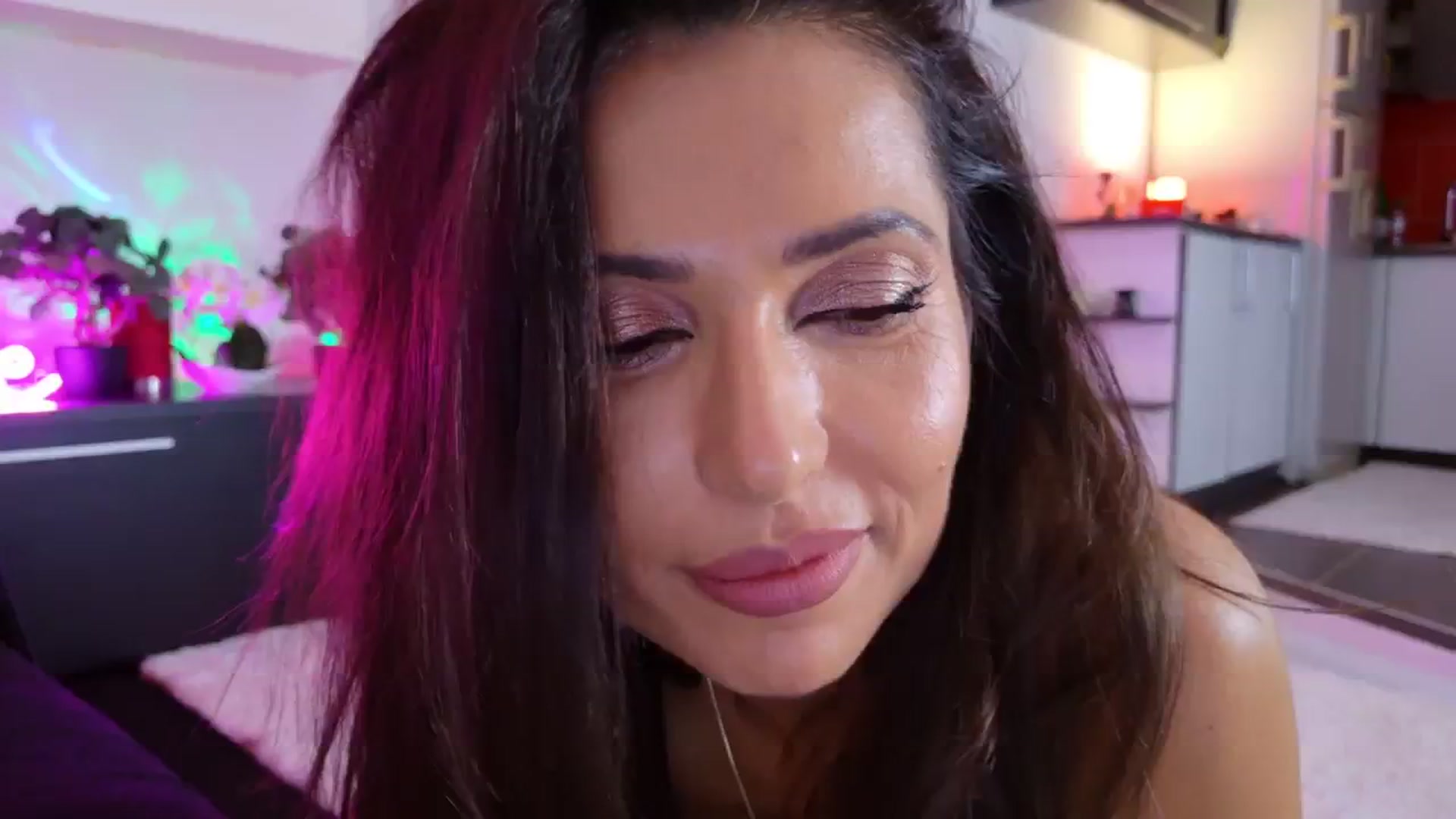 Gallery image thumbnail from SmileyTinaa's myfreecams stream on, 11/21/2025, 24:10 image 3 of 20