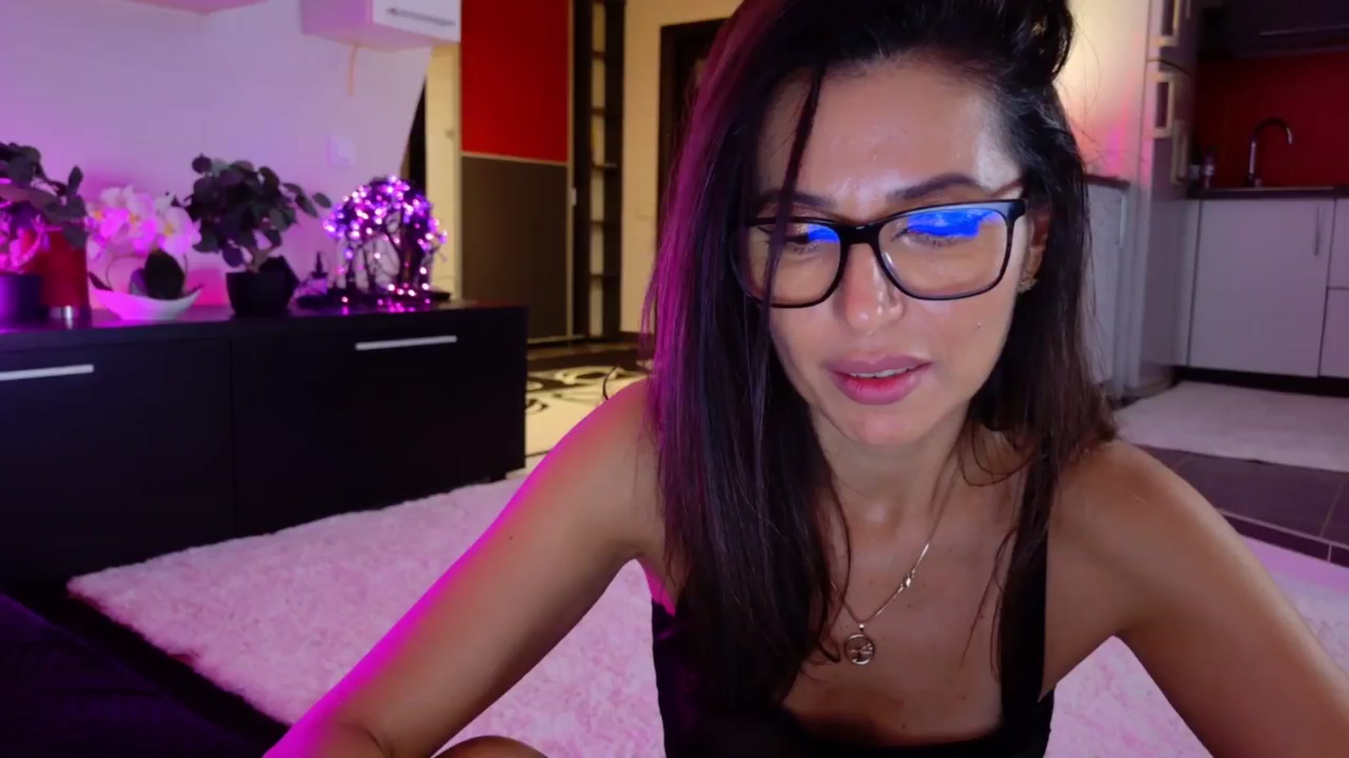 Gallery image thumbnail from SmileyTinaa's myfreecams stream on, 11/21/2025, 05:06 image 16 of 20