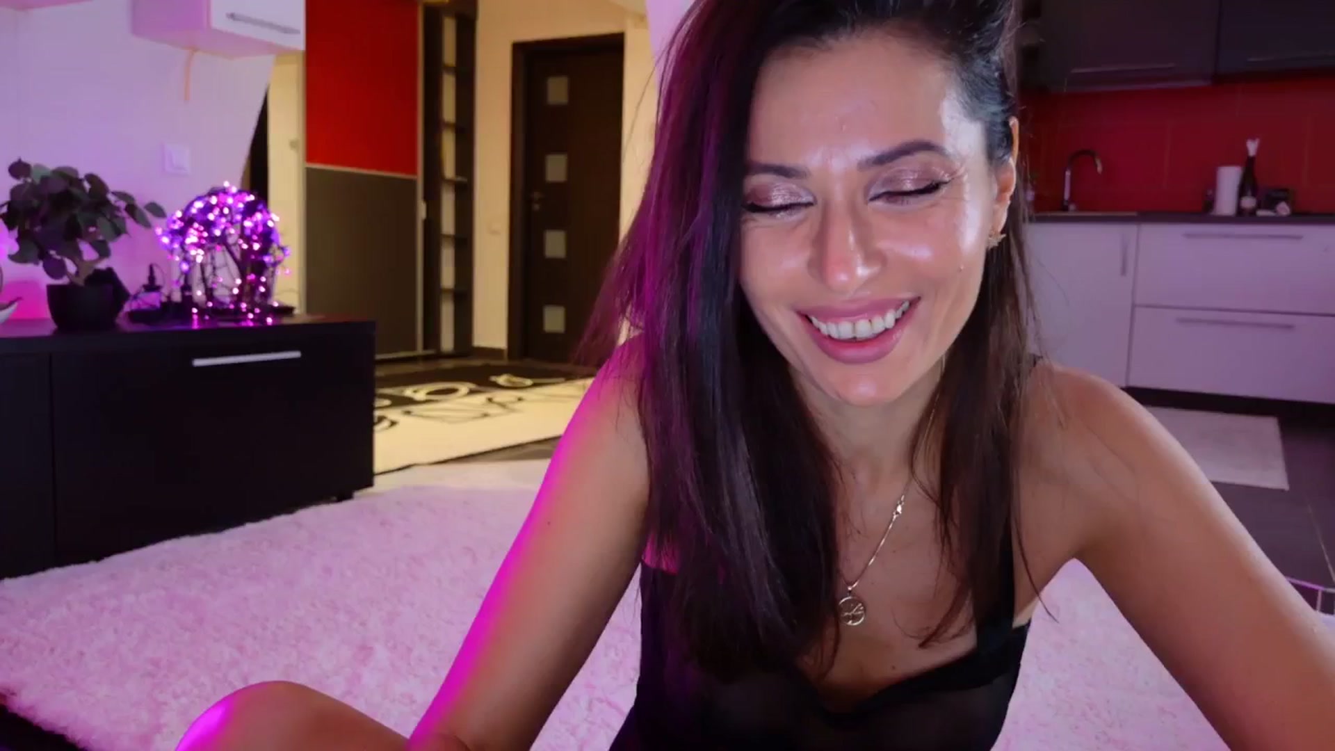 Gallery image thumbnail from SmileyTinaa's myfreecams stream on, 11/21/2025, 05:06 image 8 of 20