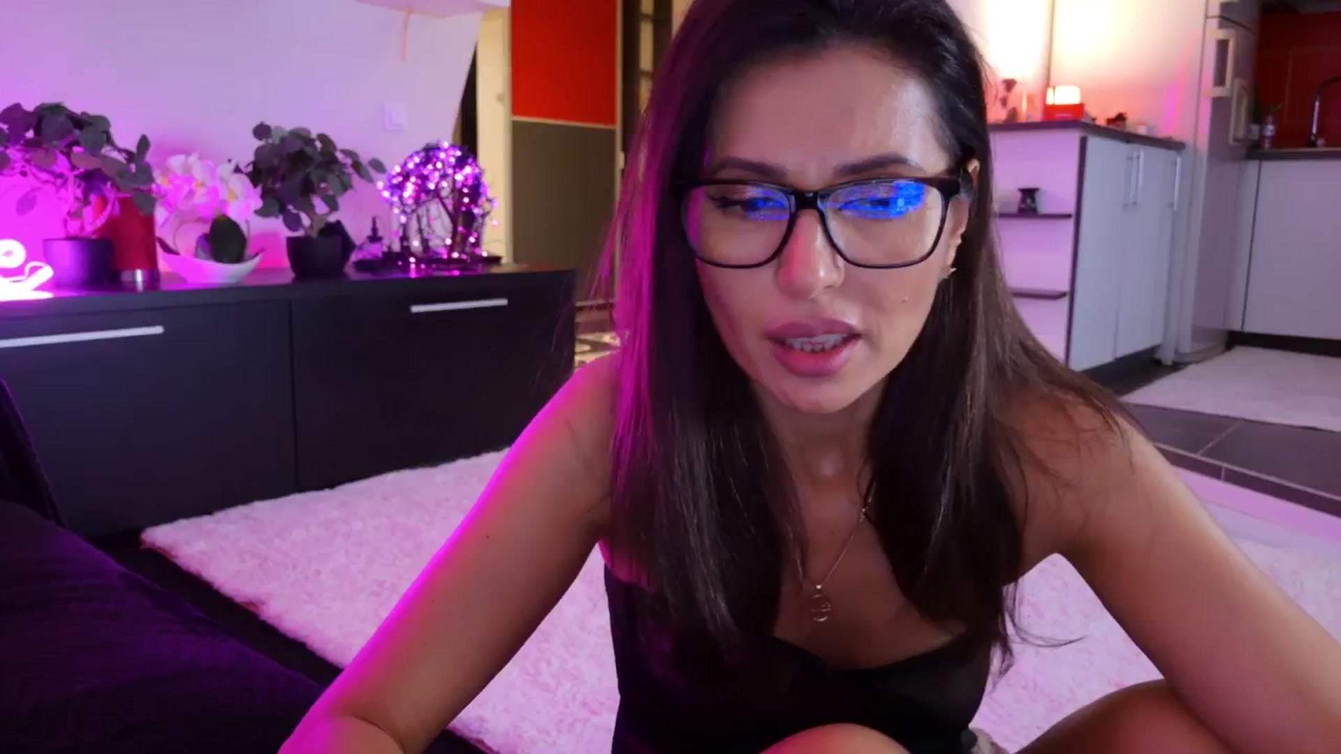 Gallery image thumbnail from SmileyTinaa's myfreecams stream on, 11/21/2025, 05:06 image 3 of 20