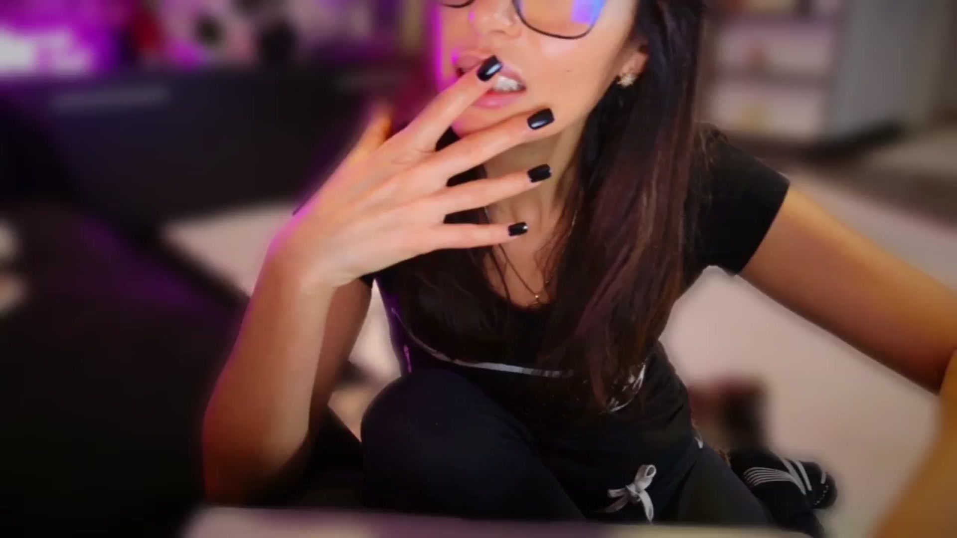 Gallery image thumbnail from SmileyTinaa's myfreecams stream on, 11/21/2025, 18:42 image 12 of 20