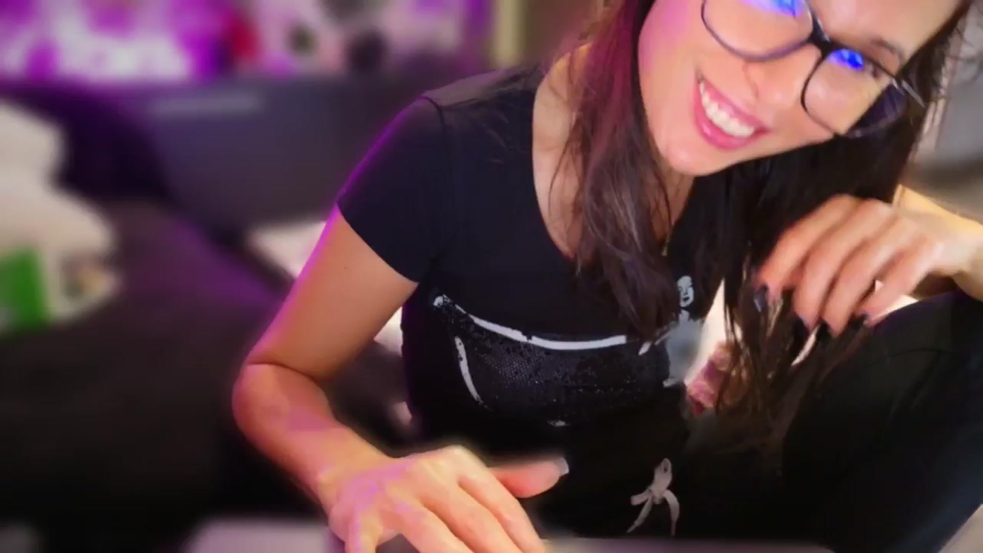 Gallery image thumbnail from SmileyTinaa's myfreecams stream on, 11/21/2025, 18:42 image 7 of 20