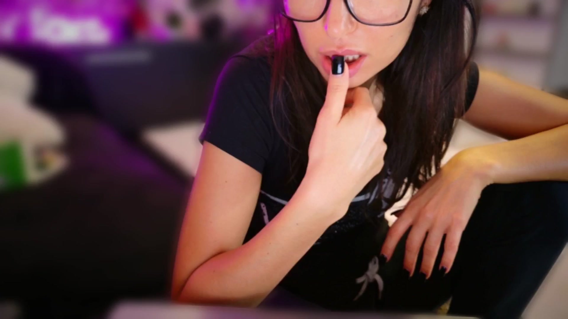 Gallery image thumbnail from SmileyTinaa's myfreecams stream on, 11/21/2025, 18:42 image 6 of 20