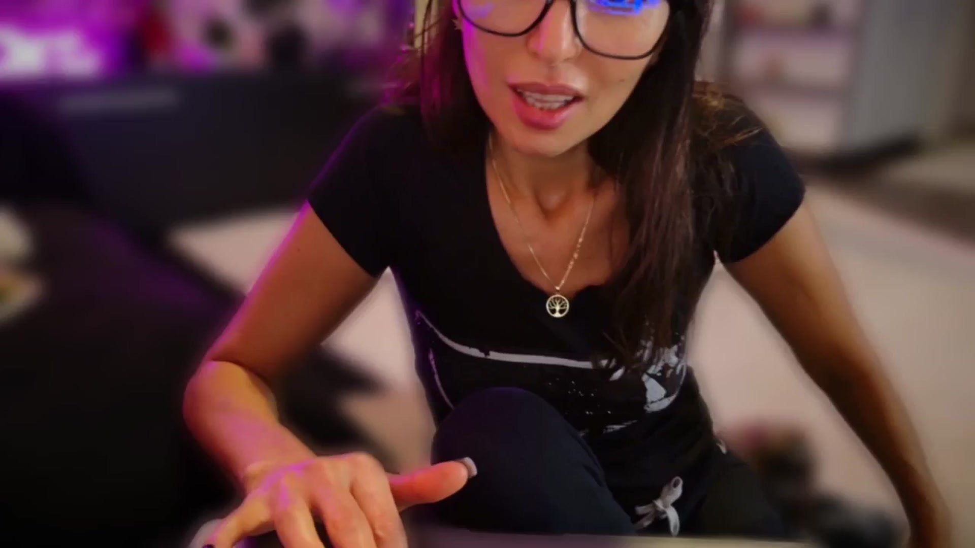Gallery image thumbnail from SmileyTinaa's myfreecams stream on, 11/21/2025, 18:42 image 1 of 20