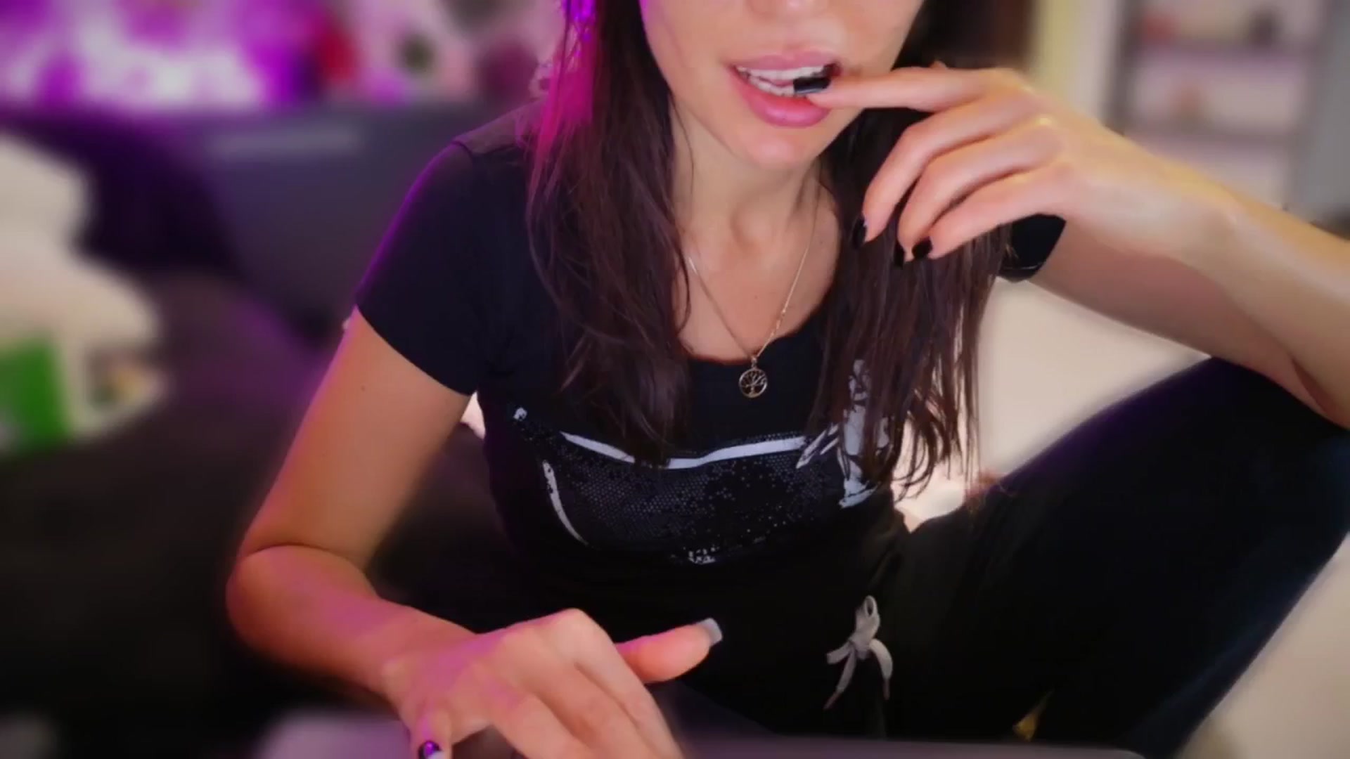 Gallery image thumbnail from SmileyTinaa's myfreecams stream on, 11/21/2025, 18:42 image 5 of 20