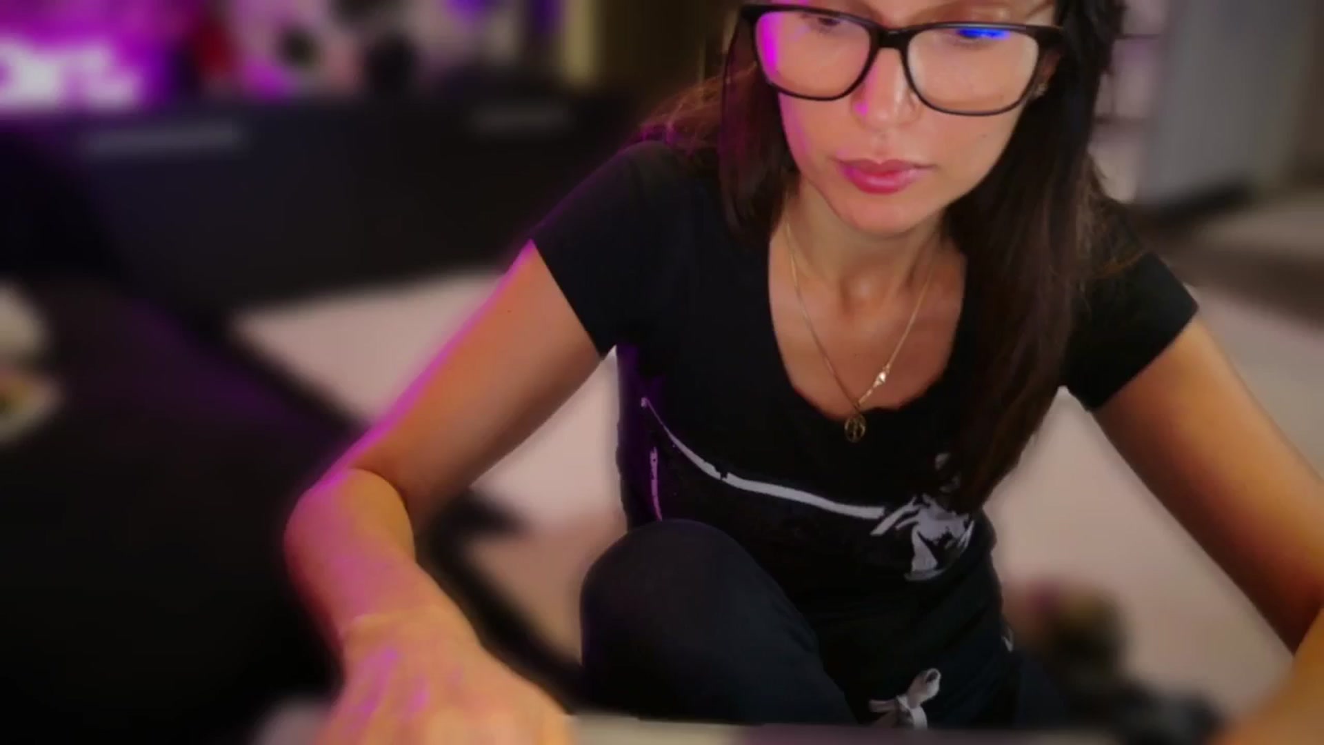 Gallery image thumbnail from SmileyTinaa's myfreecams stream on, 11/21/2025, 18:42 image 2 of 20