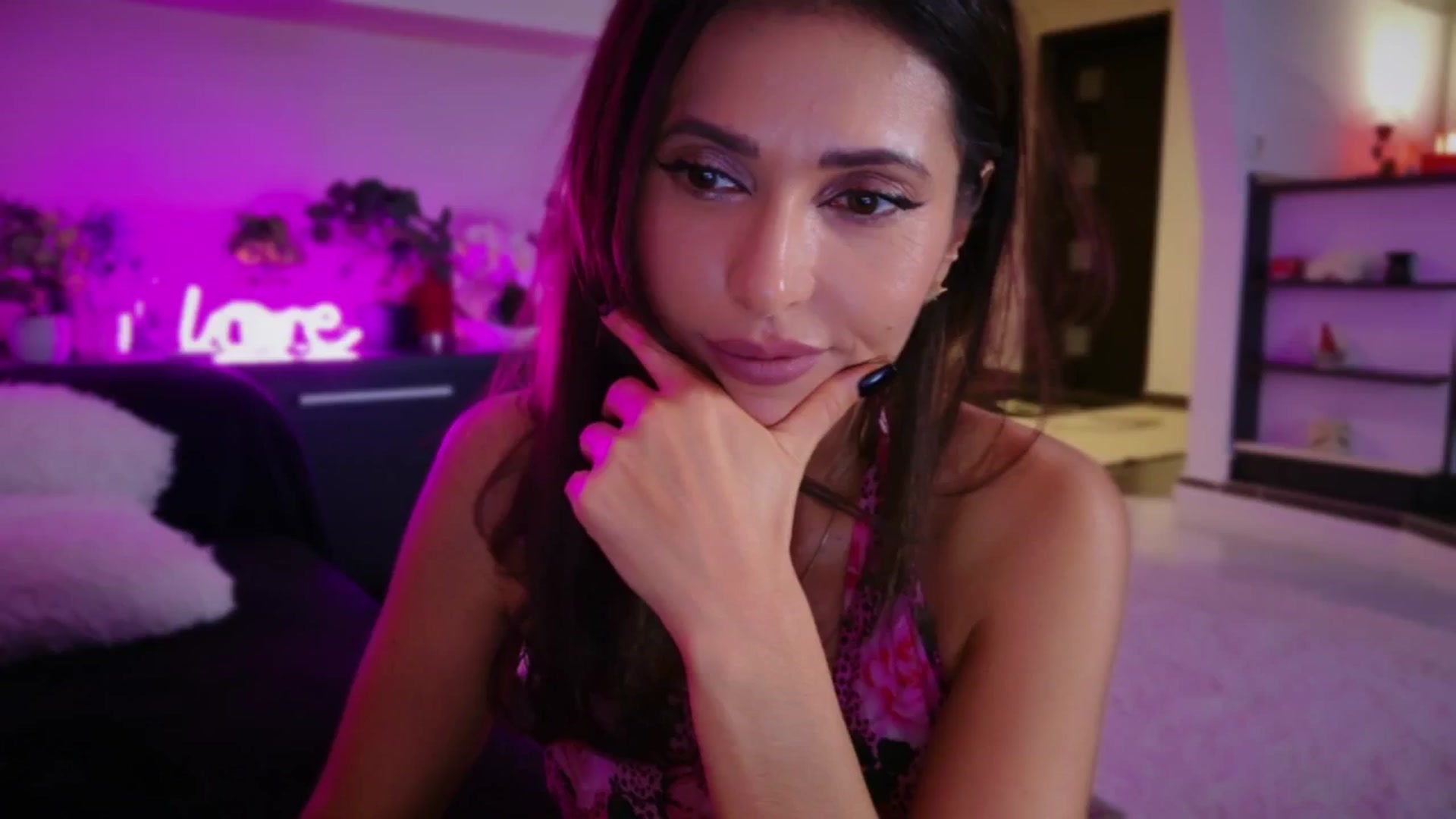 Gallery image thumbnail from SmileyTinaa's myfreecams stream on, 11/22/2025, 24:06 image 11 of 20