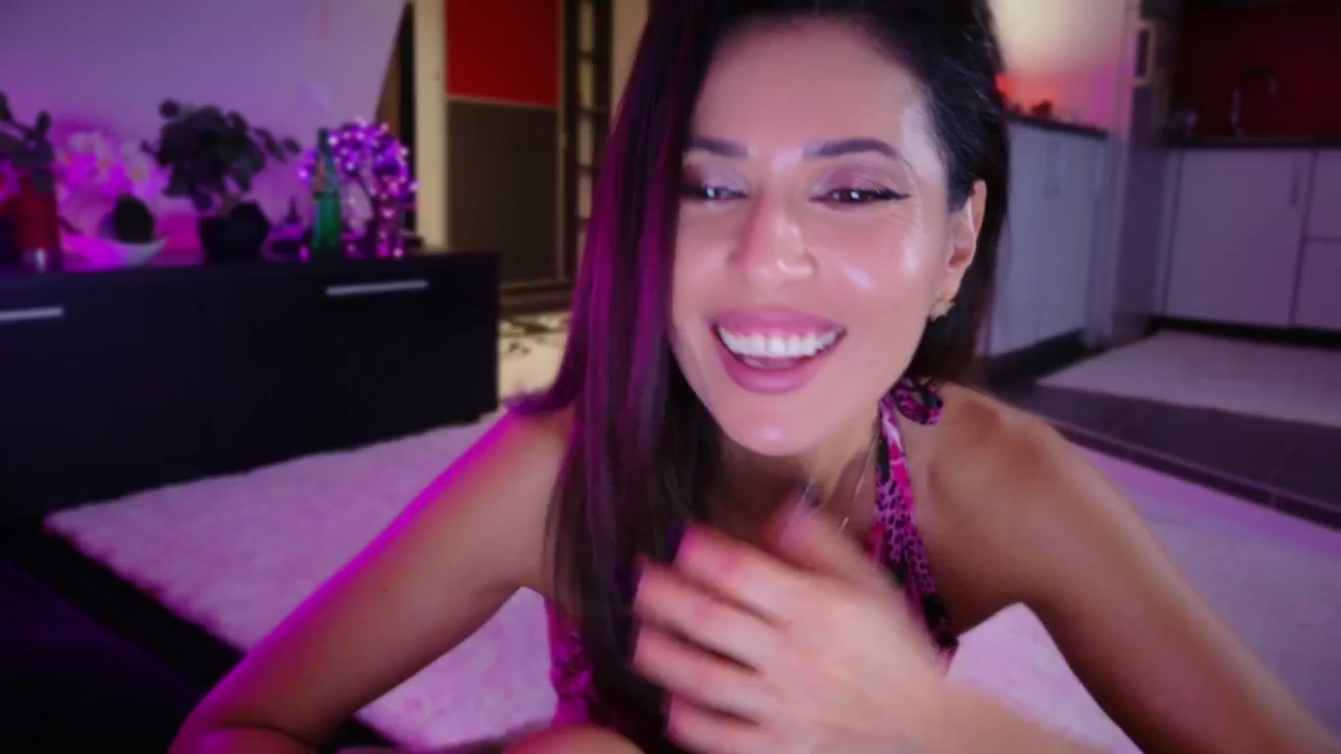 Gallery image thumbnail from SmileyTinaa's myfreecams stream on, 11/22/2025, 24:06 image 8 of 20