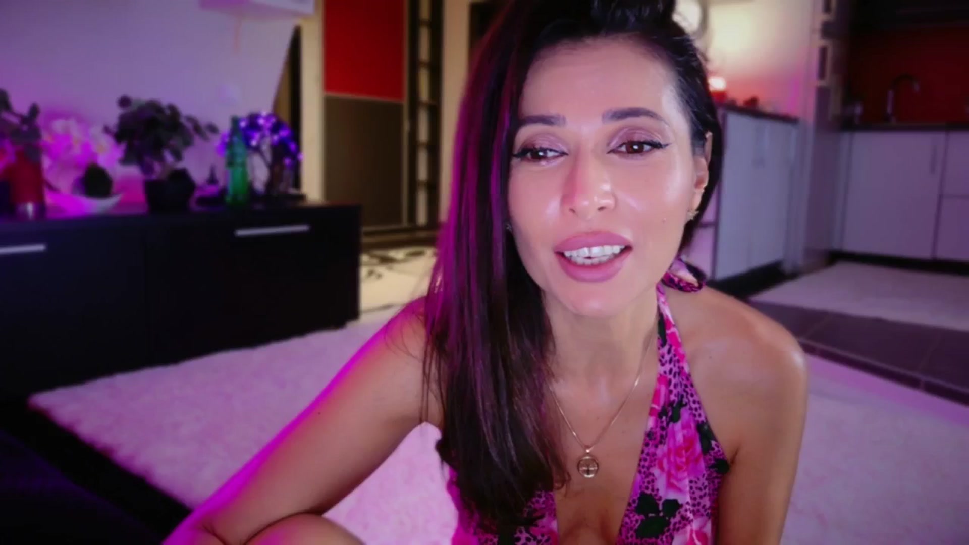 Gallery image thumbnail from SmileyTinaa's myfreecams stream on, 11/22/2025, 24:06 image 4 of 20