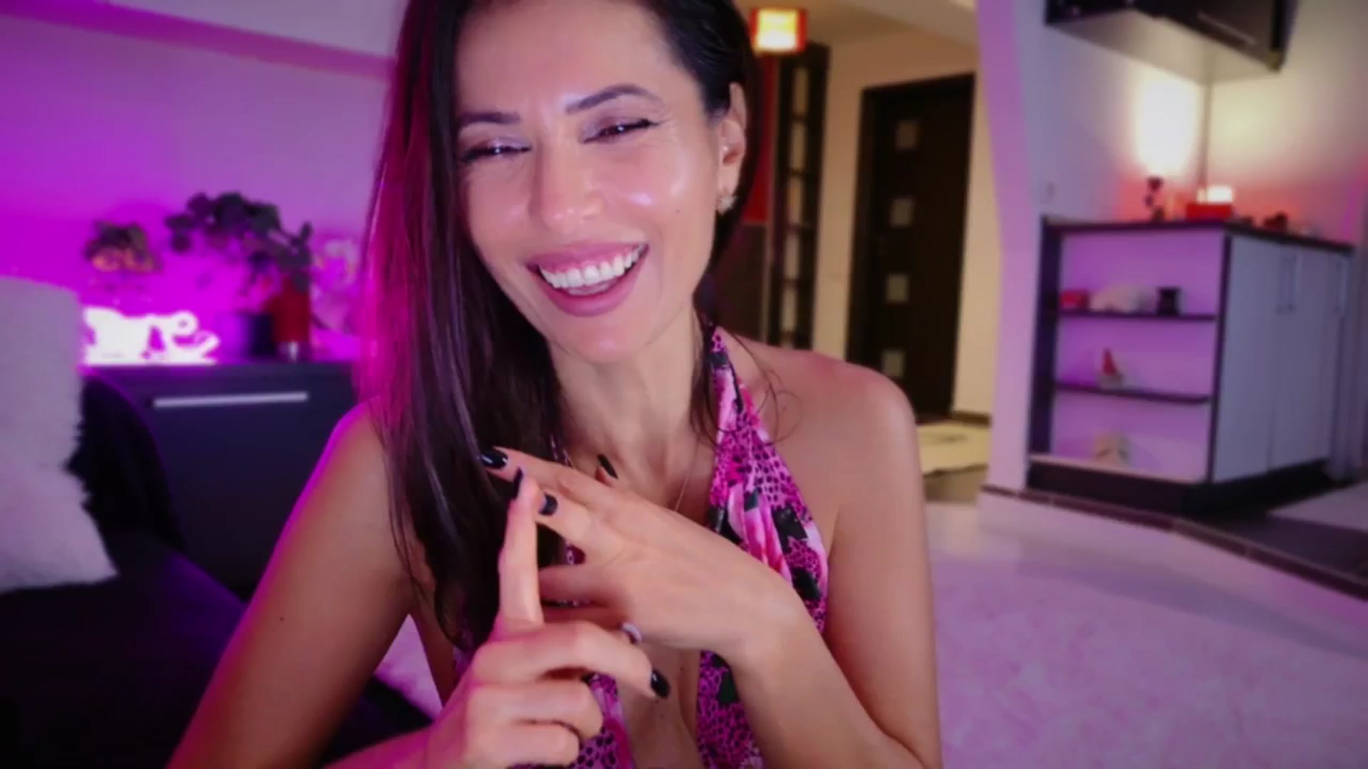 Gallery image thumbnail from SmileyTinaa's myfreecams stream on, 11/22/2025, 06:40 image 16 of 20
