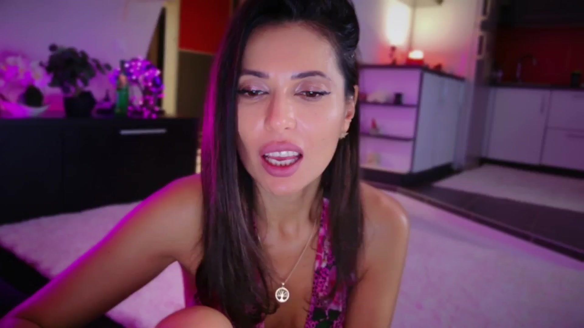 Gallery image thumbnail from SmileyTinaa's myfreecams stream on, 11/22/2025, 06:40 image 5 of 20