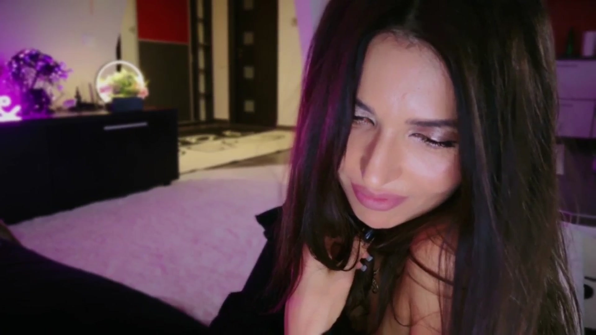 Gallery image thumbnail from SmileyTinaa's myfreecams stream on, 11/29/2025, 01:15 image 10 of 20