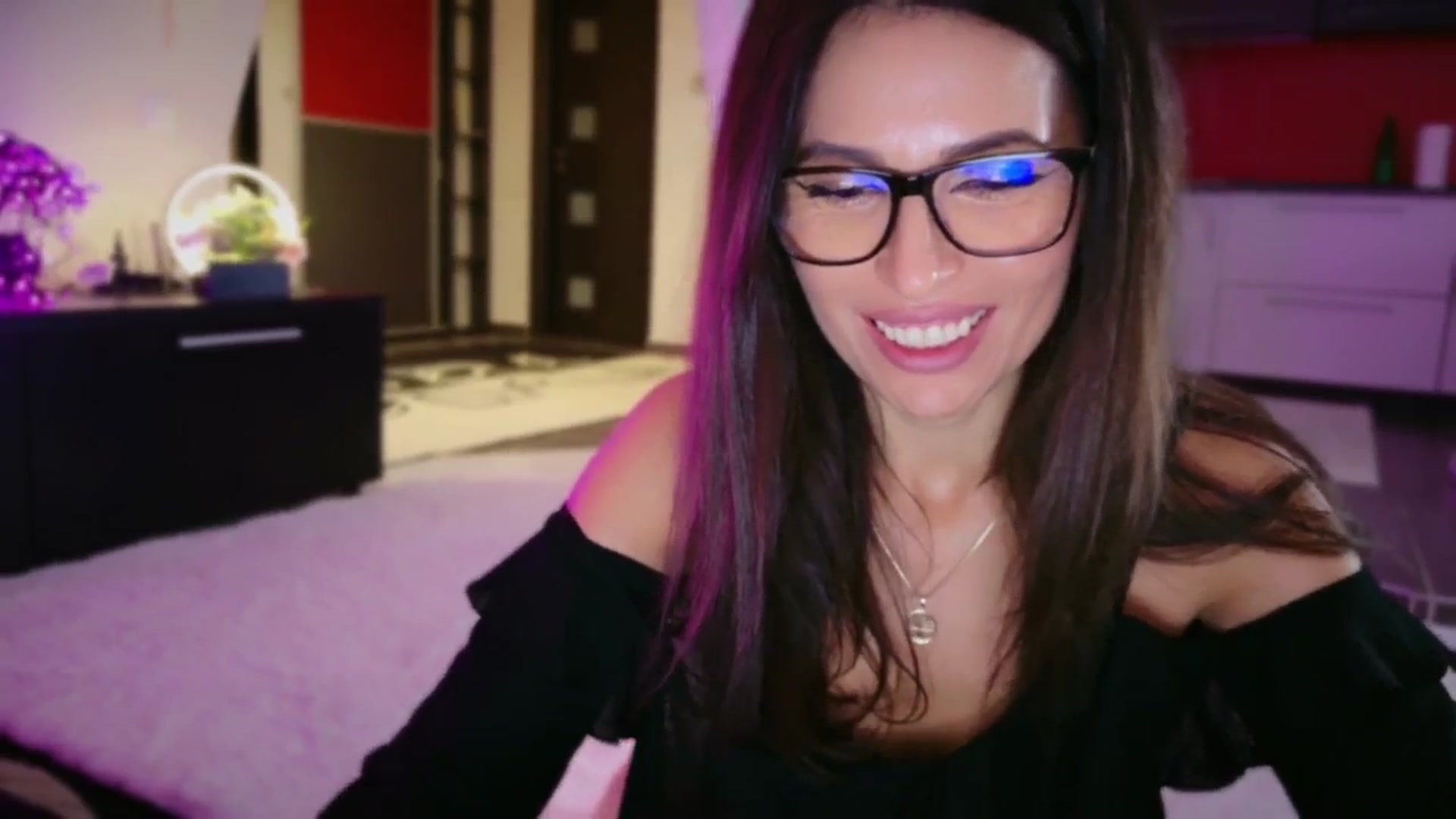 Gallery image thumbnail from SmileyTinaa's myfreecams stream on, 11/29/2025, 01:15 image 15 of 20