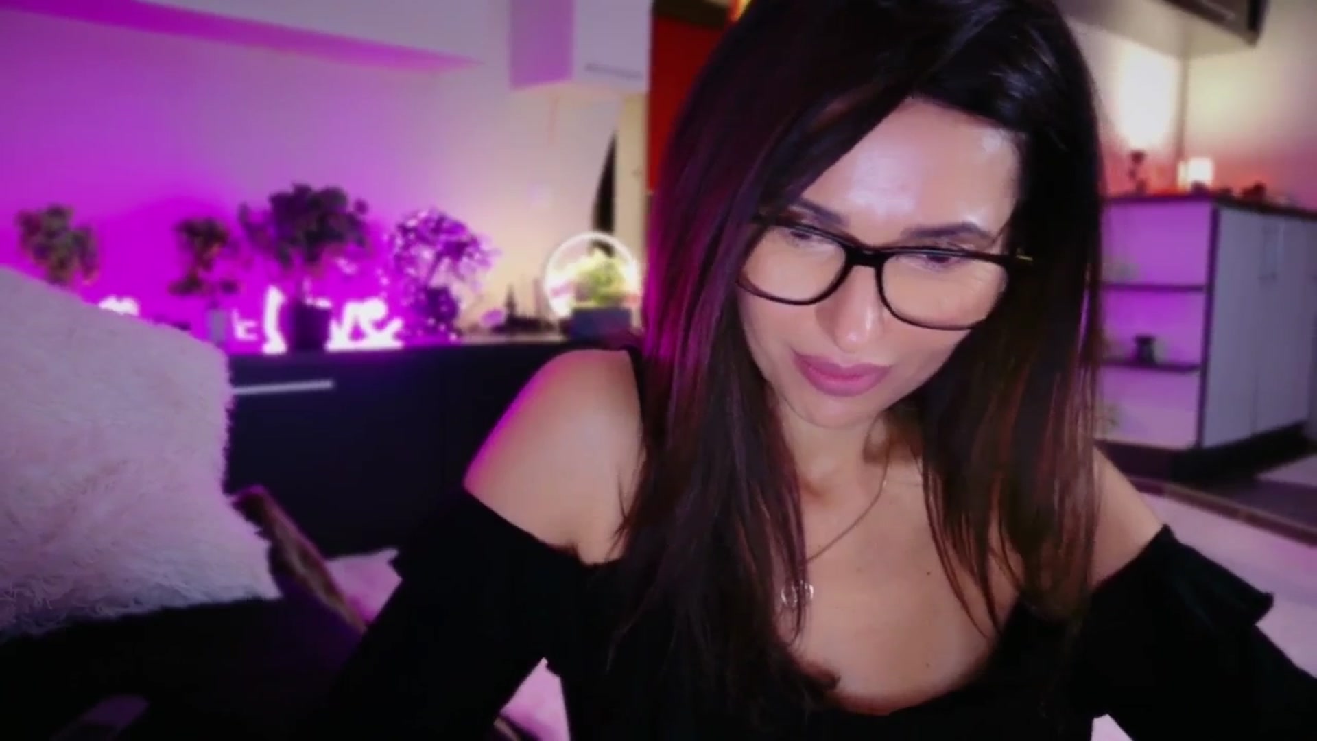 Gallery image thumbnail from SmileyTinaa's myfreecams stream on, 11/29/2025, 01:15 image 7 of 20