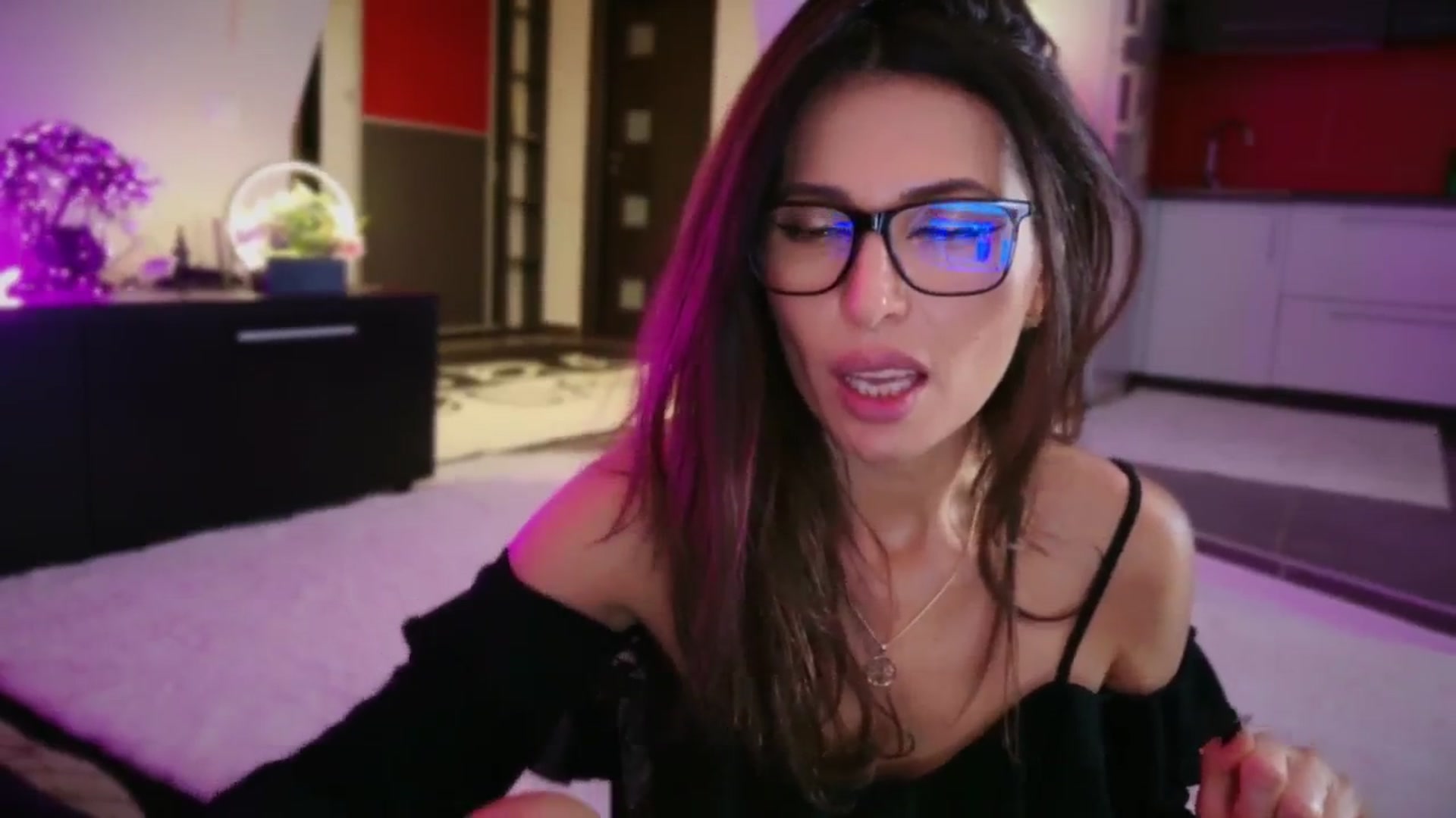 Gallery image thumbnail from SmileyTinaa's myfreecams stream on, 11/29/2025, 01:15 image 16 of 20