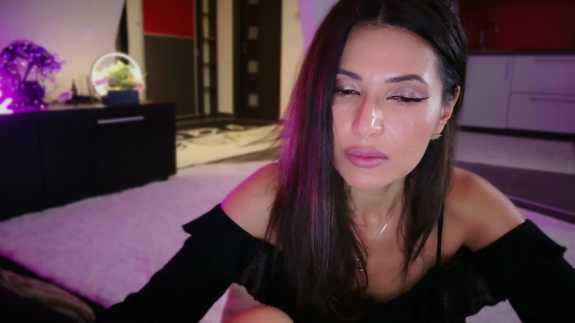 Gallery image thumbnail from SmileyTinaa's myfreecams stream on, 11/29/2025, 01:15 image 1 of 20