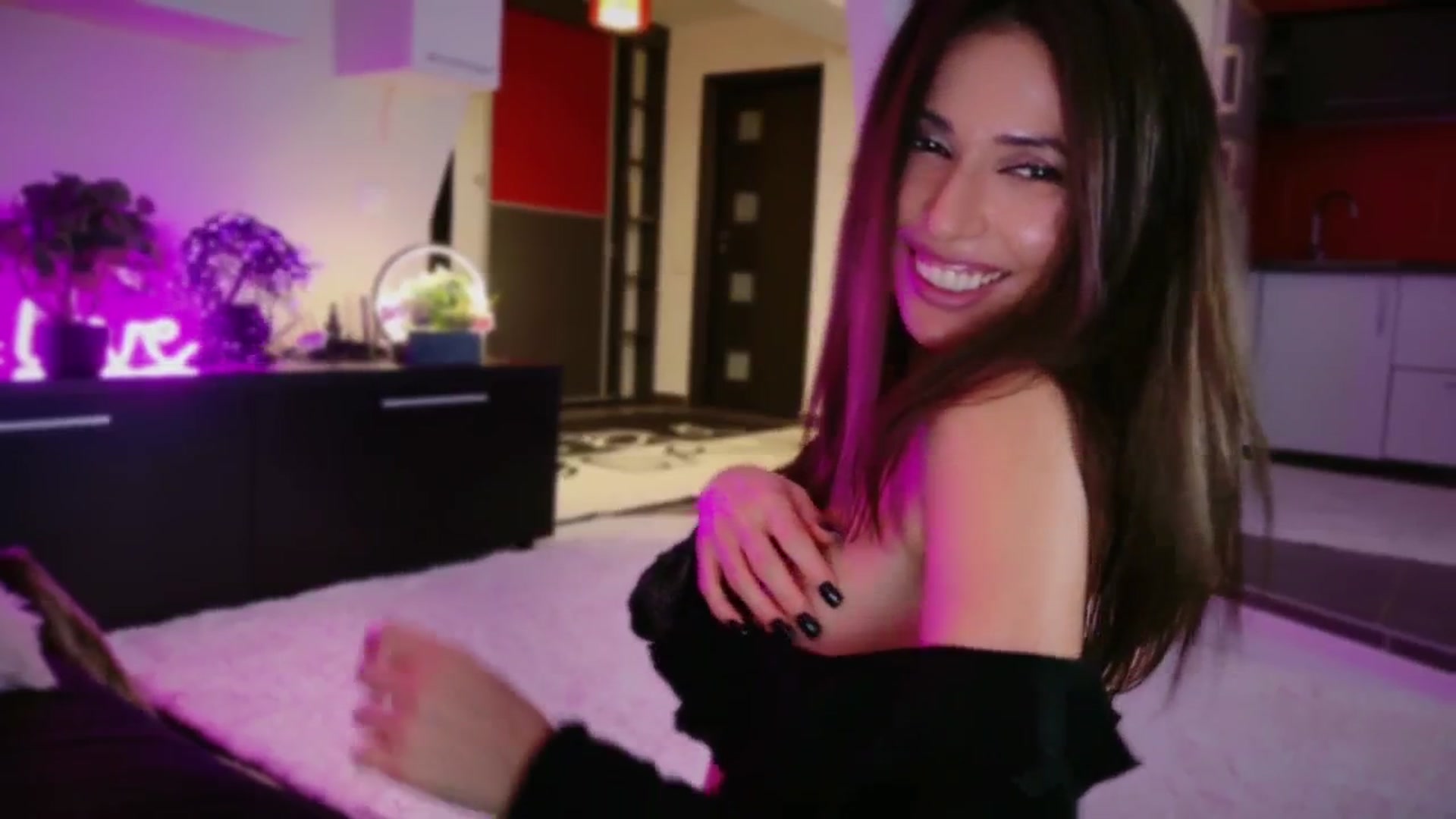 Gallery image thumbnail from SmileyTinaa's myfreecams stream on, 11/29/2025, 01:15 image 8 of 20
