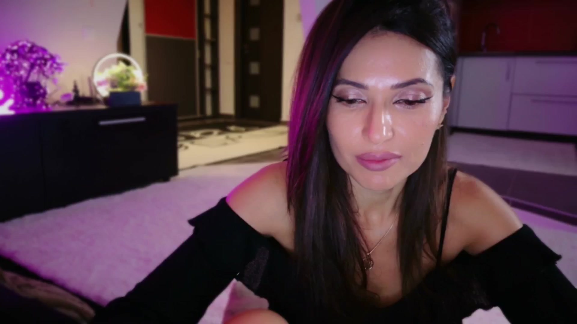 Gallery image thumbnail from SmileyTinaa's myfreecams stream on, 11/29/2025, 01:15 image 2 of 20
