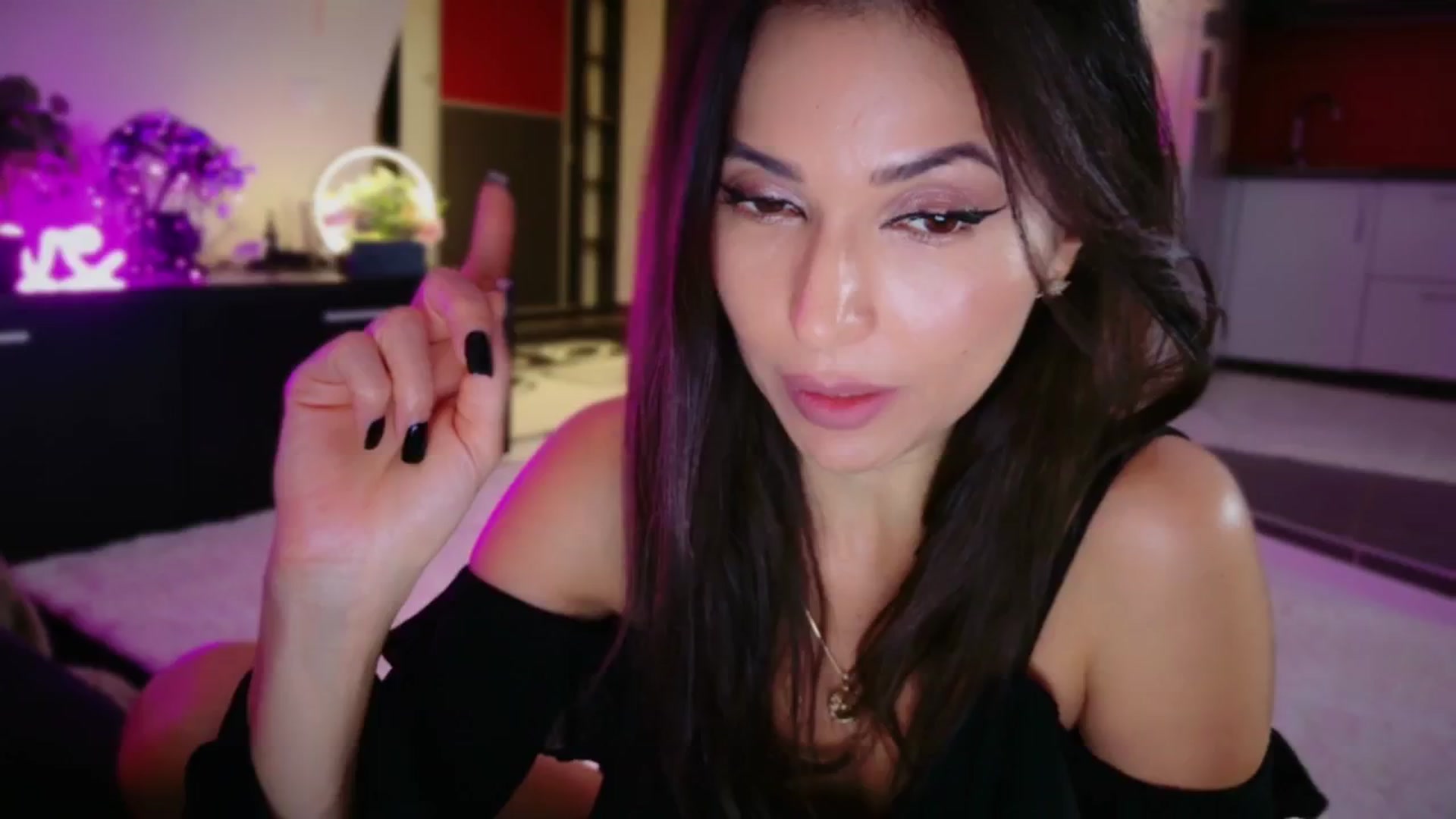Gallery image thumbnail from SmileyTinaa's myfreecams stream on, 11/29/2025, 01:48 image 14 of 20