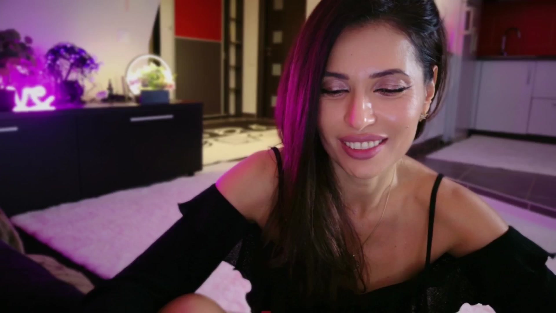 Gallery image thumbnail from SmileyTinaa's myfreecams stream on, 11/29/2025, 01:48 image 7 of 20