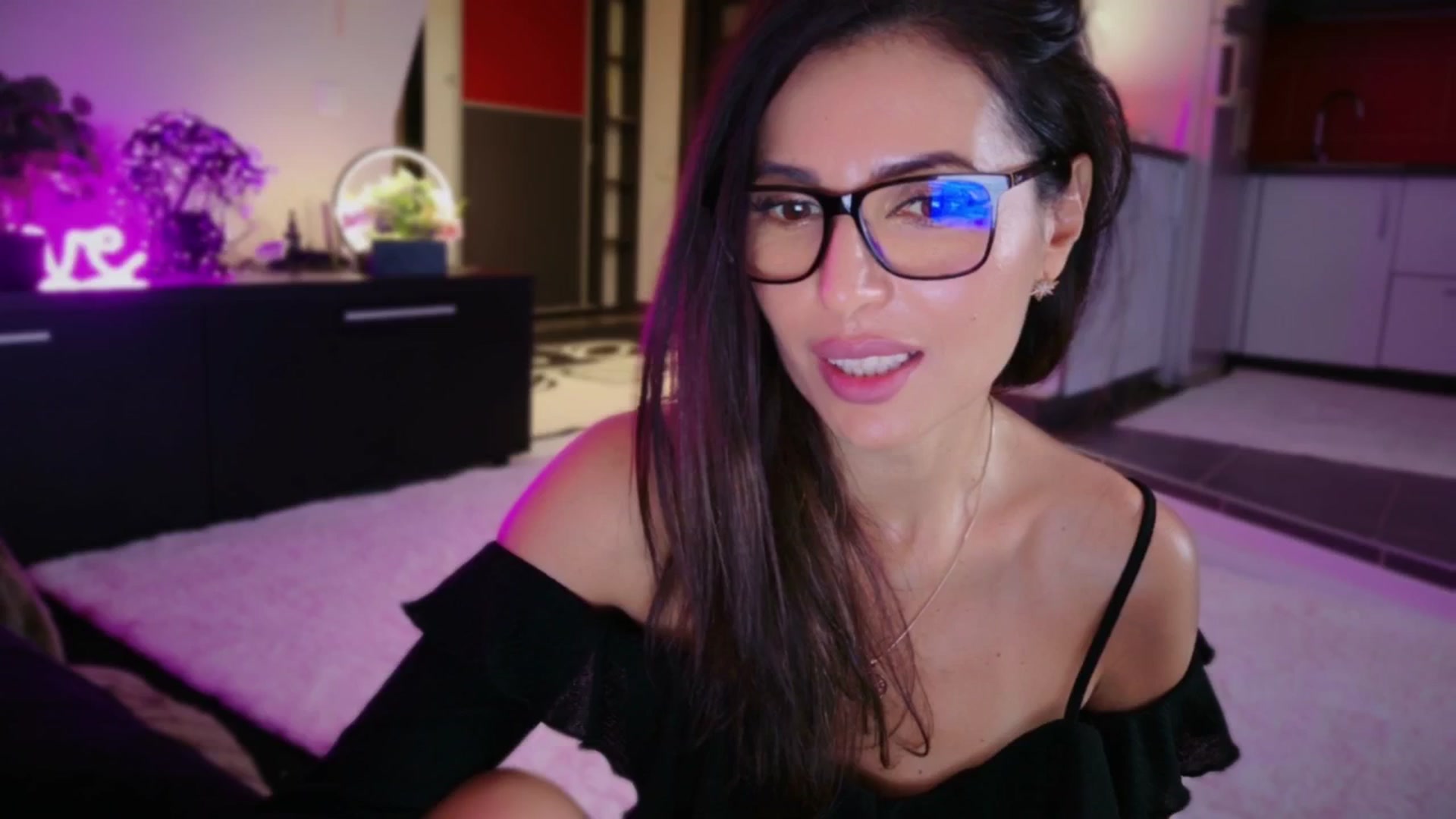 Gallery image thumbnail from SmileyTinaa's myfreecams stream on, 11/29/2025, 01:48 image 8 of 20