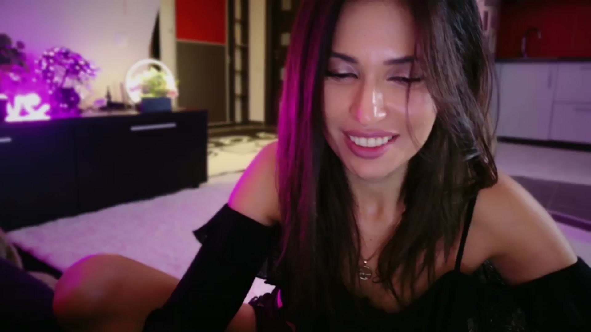 Gallery image thumbnail from SmileyTinaa's myfreecams stream on, 11/29/2025, 01:48 image 15 of 20