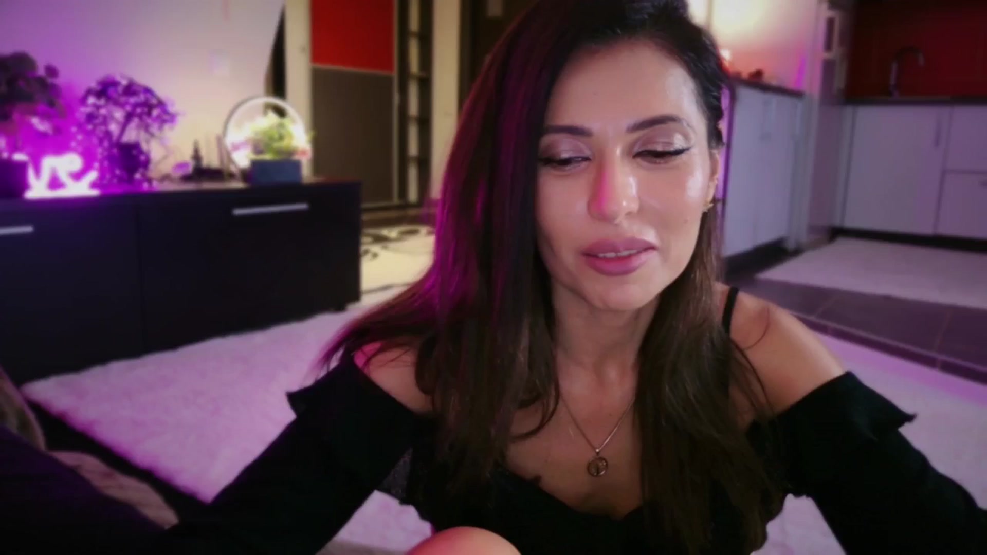 Gallery image thumbnail from SmileyTinaa's myfreecams stream on, 11/29/2025, 01:48 image 4 of 20