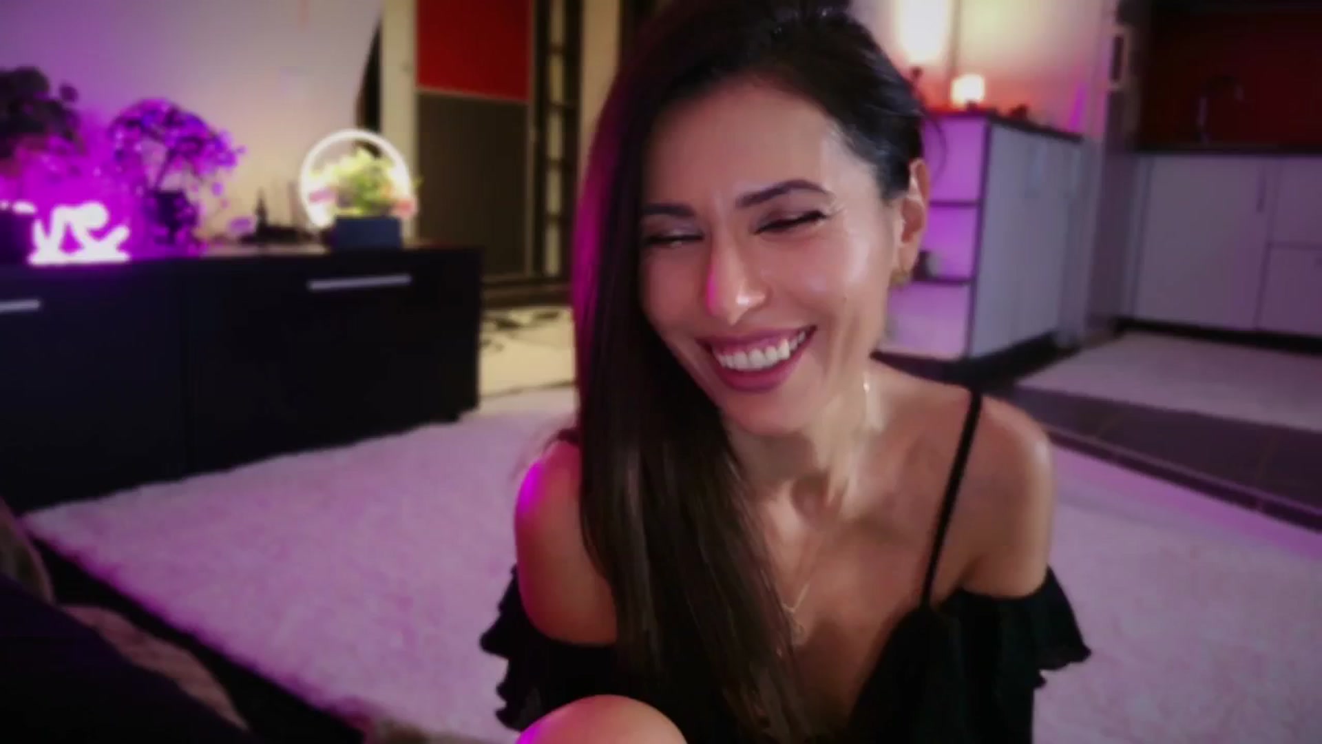 Gallery image thumbnail from SmileyTinaa's myfreecams stream on, 11/29/2025, 01:48 image 3 of 20