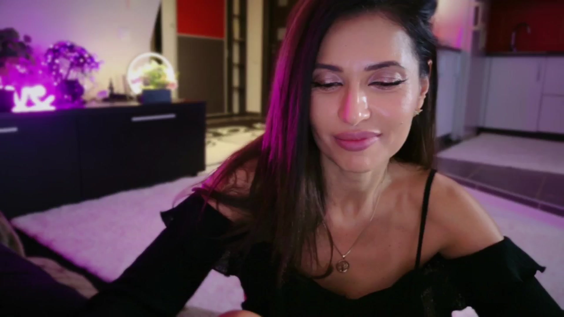 Gallery image thumbnail from SmileyTinaa's myfreecams stream on, 11/29/2025, 01:48 image 5 of 20