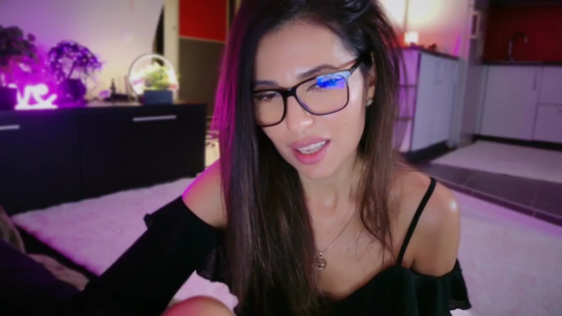 Gallery image thumbnail from SmileyTinaa's myfreecams stream on, 11/29/2025, 01:48 image 11 of 20