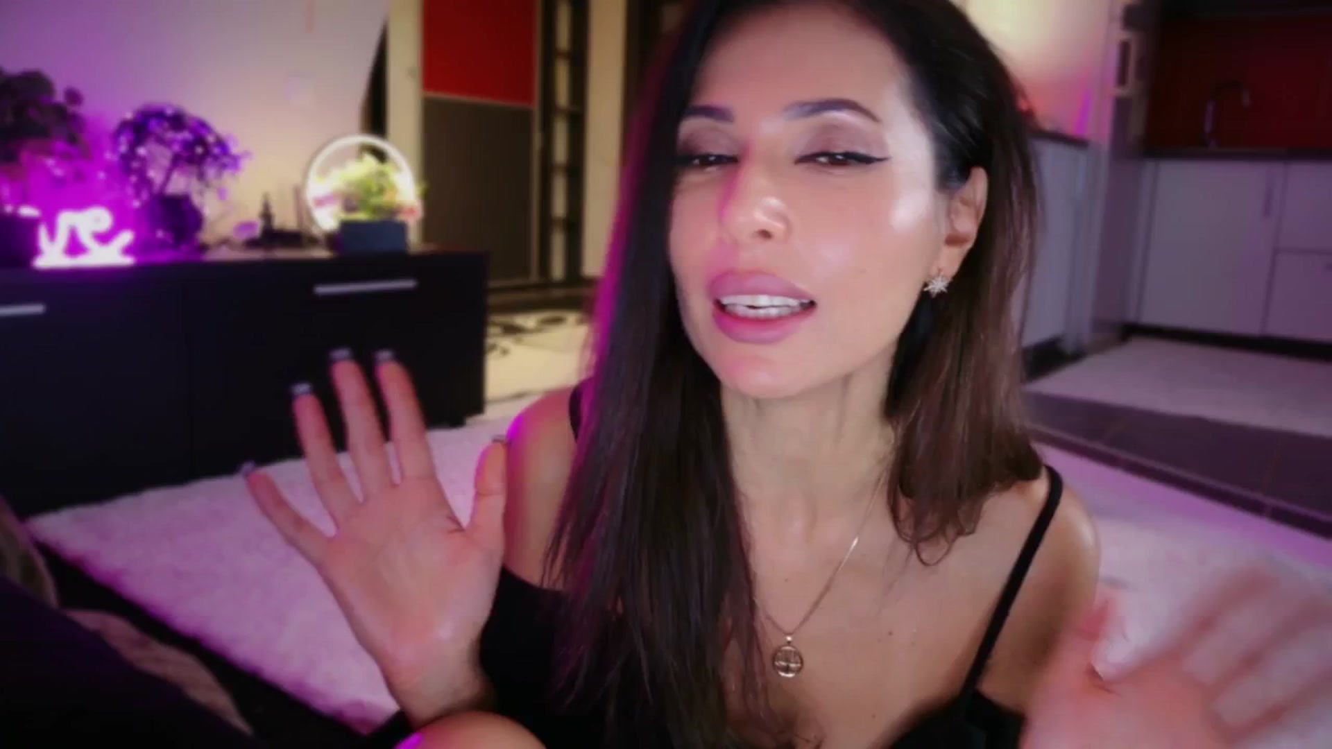 Gallery image thumbnail from SmileyTinaa's myfreecams stream on, 11/29/2025, 01:48 image 12 of 20