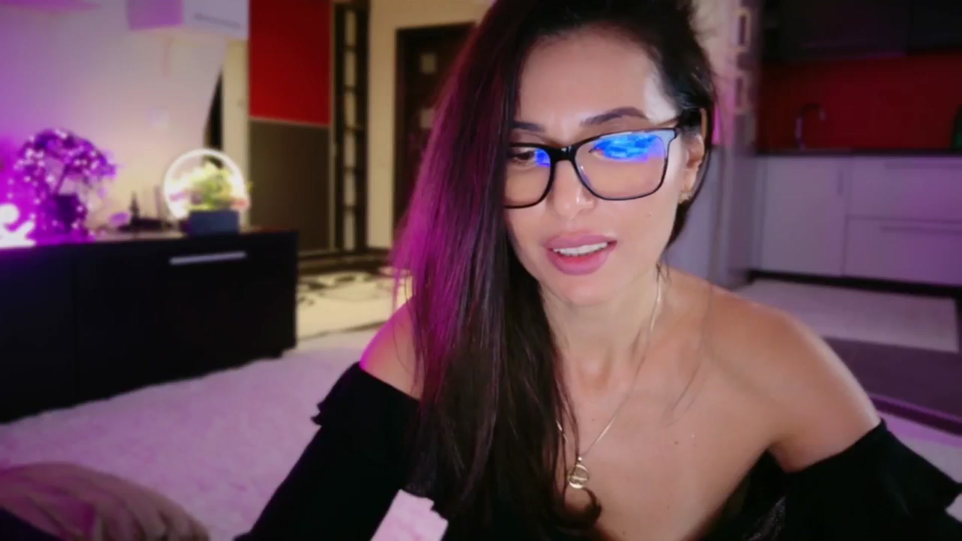 Gallery image thumbnail from SmileyTinaa's myfreecams stream on, 11/29/2025, 07:11 image 3 of 20