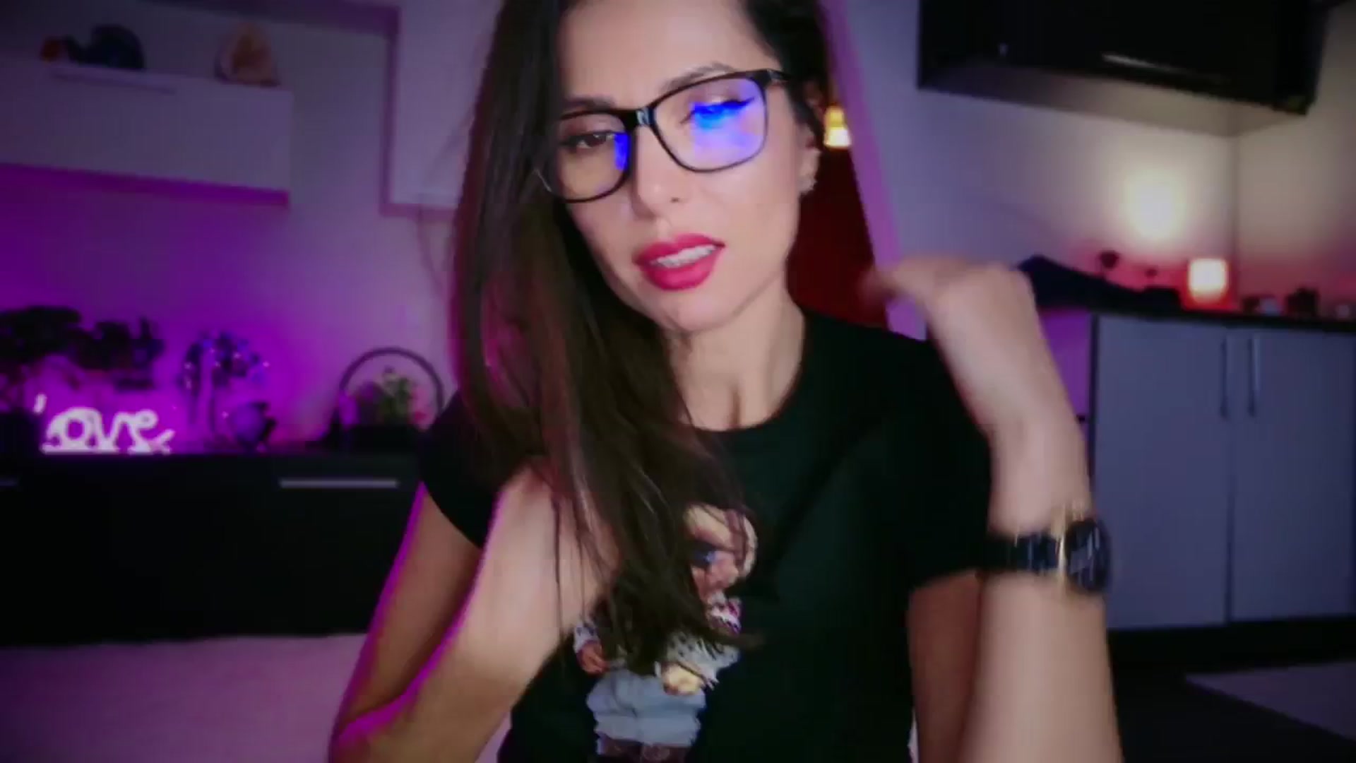 Gallery image thumbnail from SmileyTinaa's myfreecams stream on, 12/04/2025, 14:09 image 8 of 20