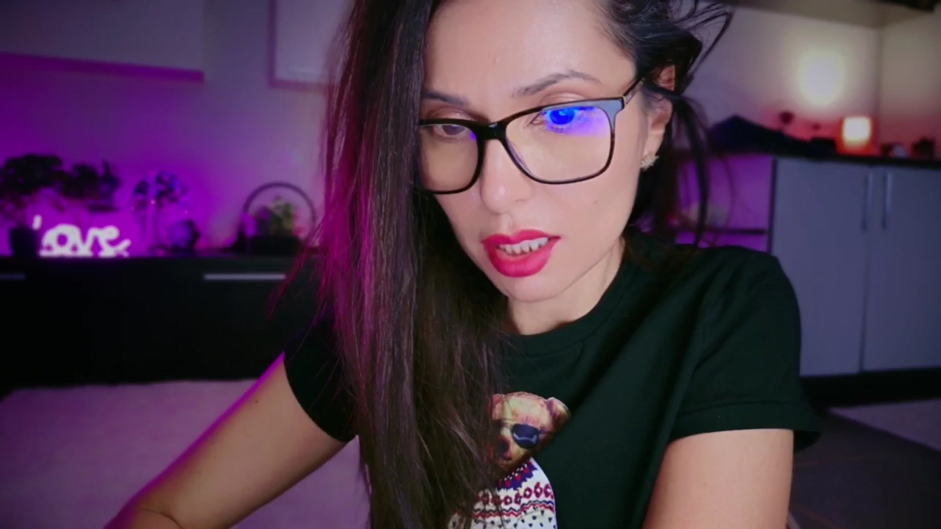 Gallery image thumbnail from SmileyTinaa's myfreecams stream on, 12/04/2025, 14:09 image 17 of 20