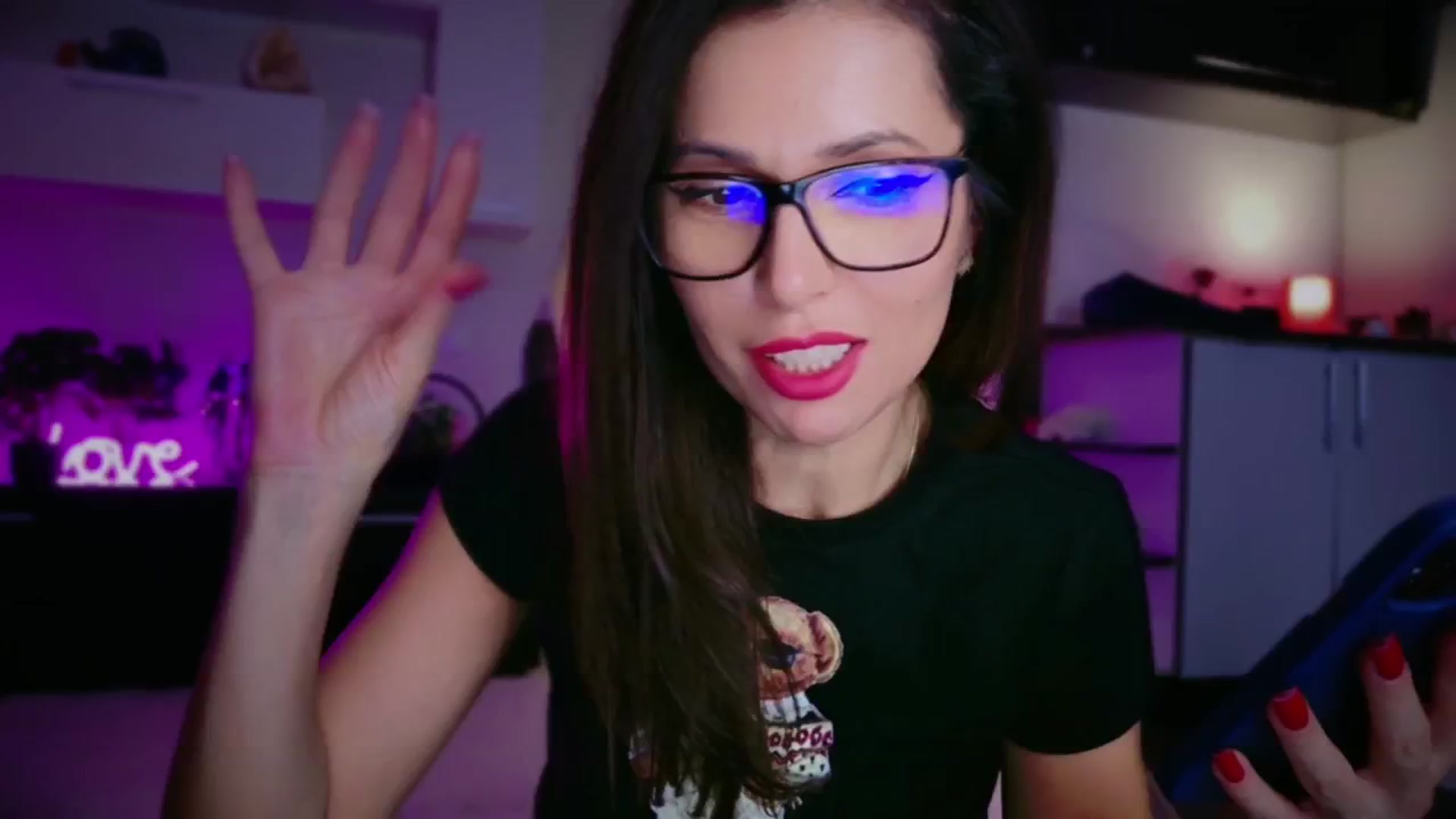 Gallery image thumbnail from SmileyTinaa's myfreecams stream on, 12/04/2025, 14:09 image 12 of 20