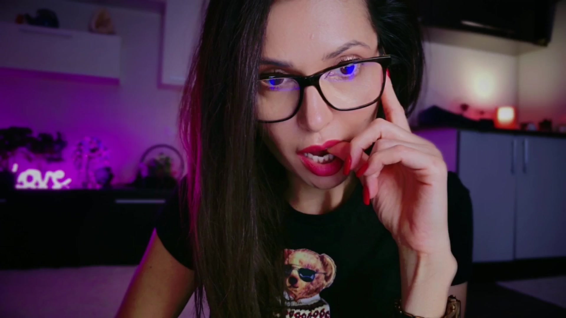 Gallery image thumbnail from SmileyTinaa's myfreecams stream on, 12/04/2025, 14:09 image 6 of 20