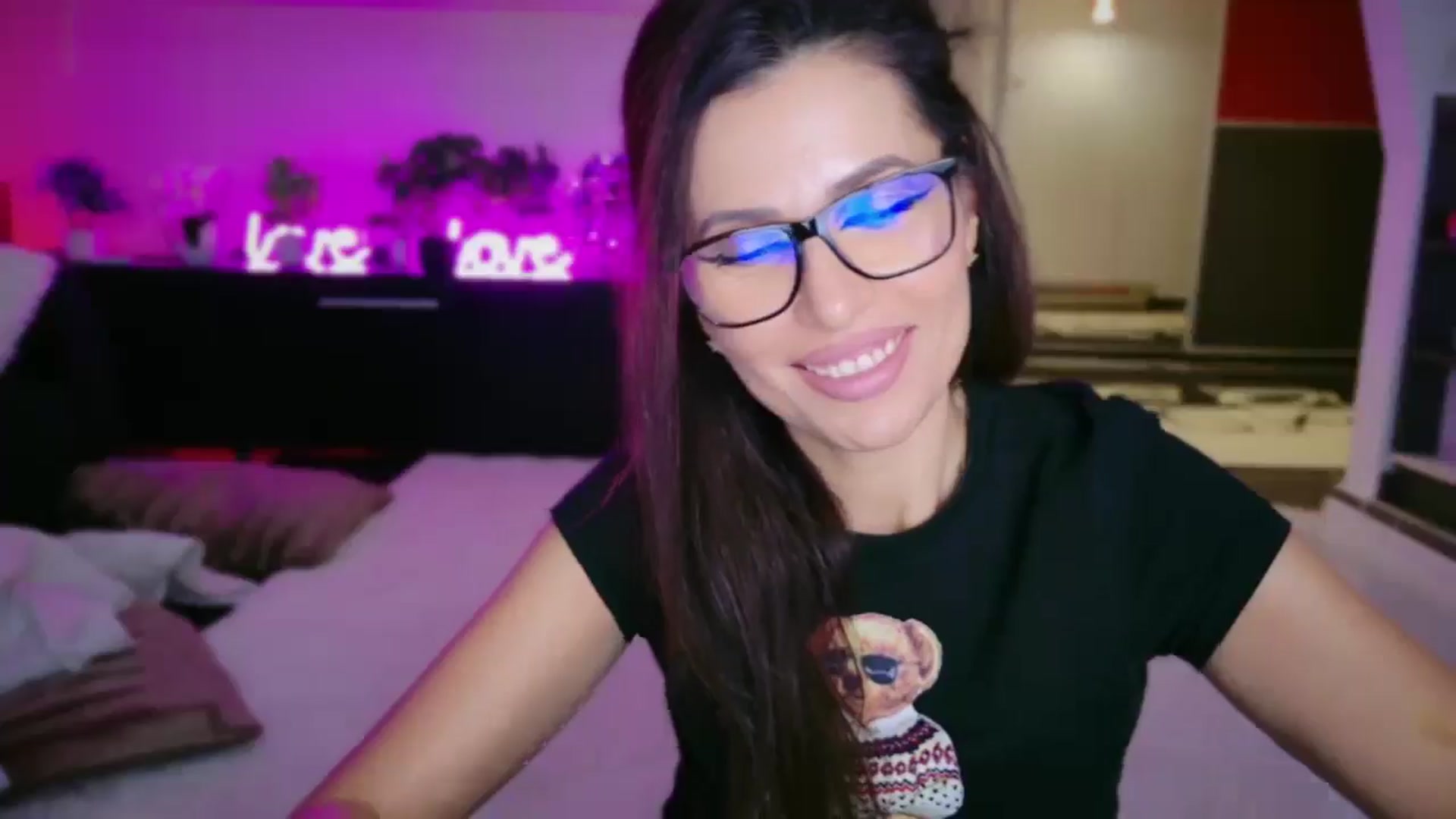 Gallery image thumbnail from SmileyTinaa's myfreecams stream on, 12/04/2025, 23:18 image 10 of 20
