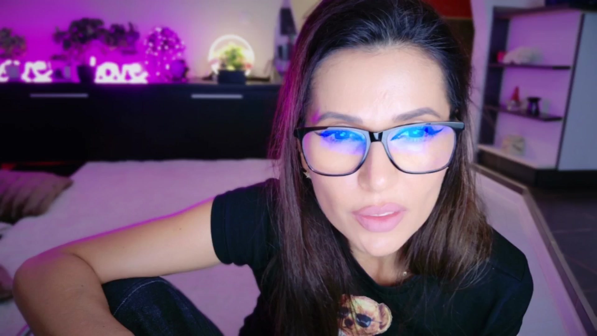 Gallery image thumbnail from SmileyTinaa's myfreecams stream on, 12/04/2025, 23:18 image 4 of 20