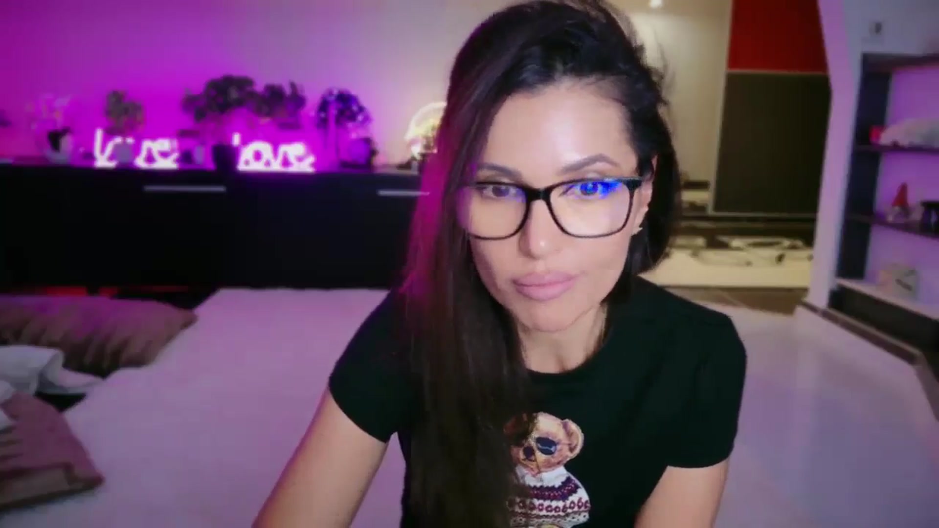 Gallery image thumbnail from SmileyTinaa's myfreecams stream on, 12/04/2025, 23:18 image 12 of 20