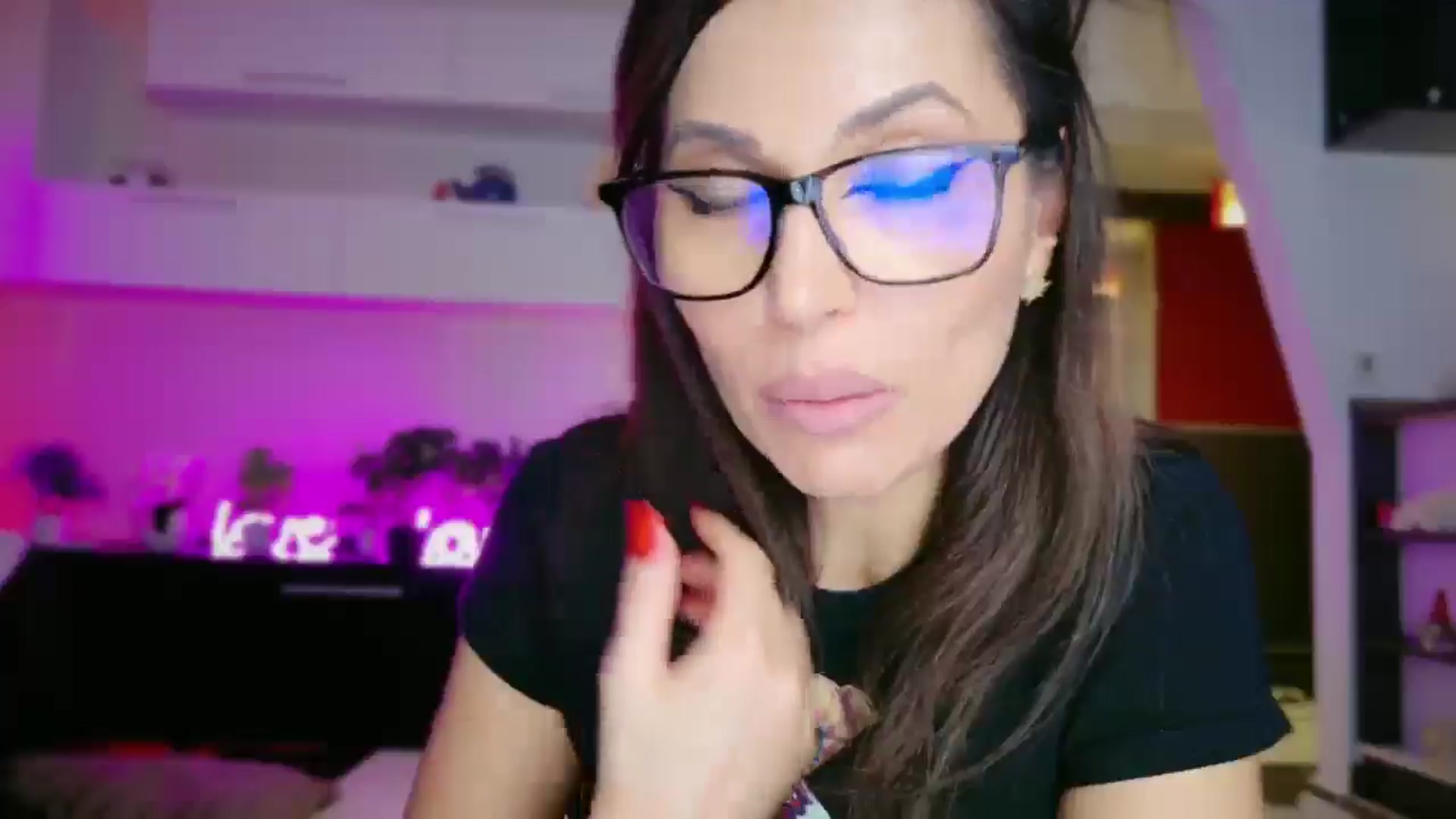 Gallery image thumbnail from SmileyTinaa's myfreecams stream on, 12/04/2025, 23:18 image 9 of 20