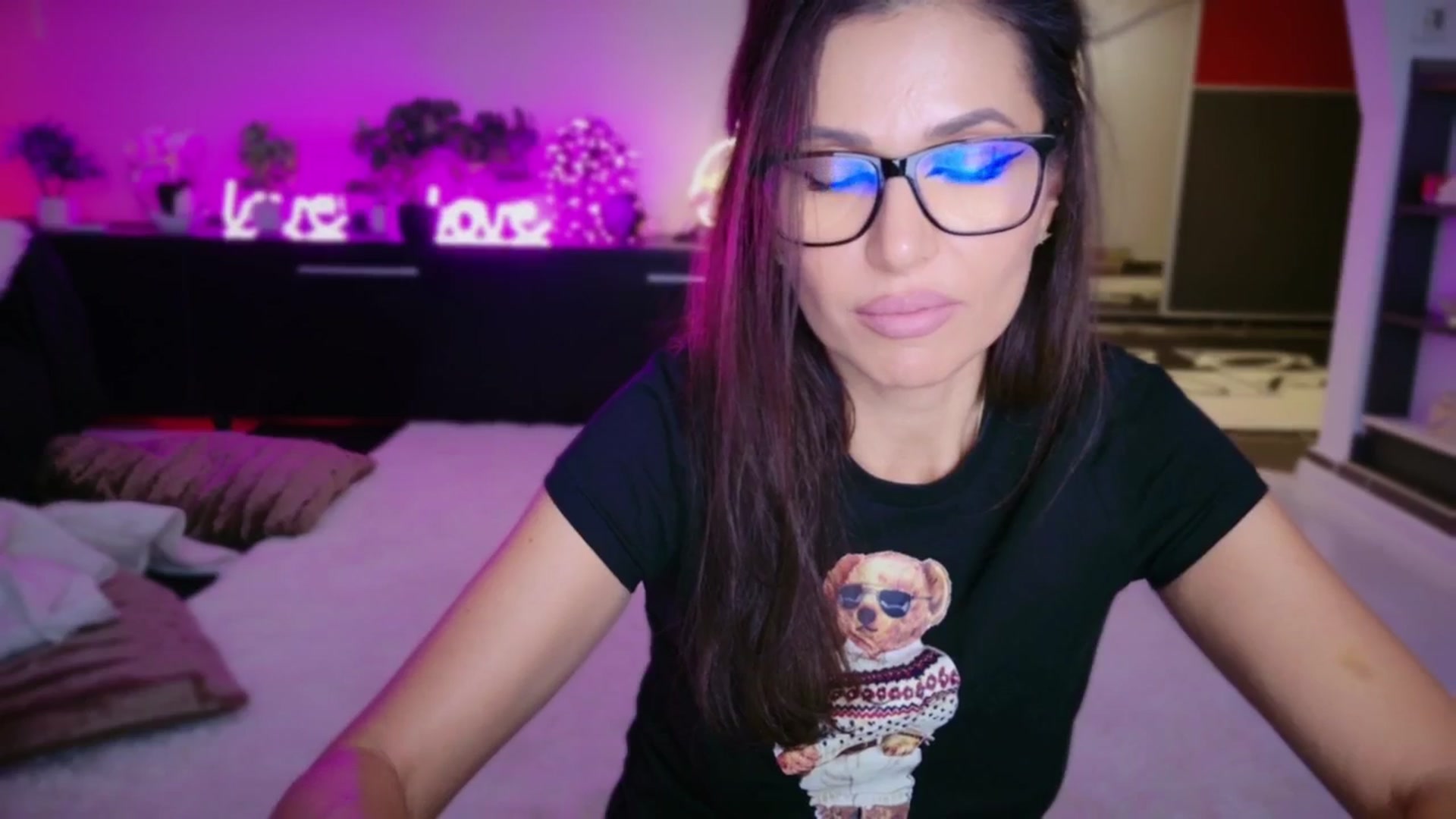 Gallery image thumbnail from SmileyTinaa's myfreecams stream on, 12/04/2025, 23:18 image 7 of 20