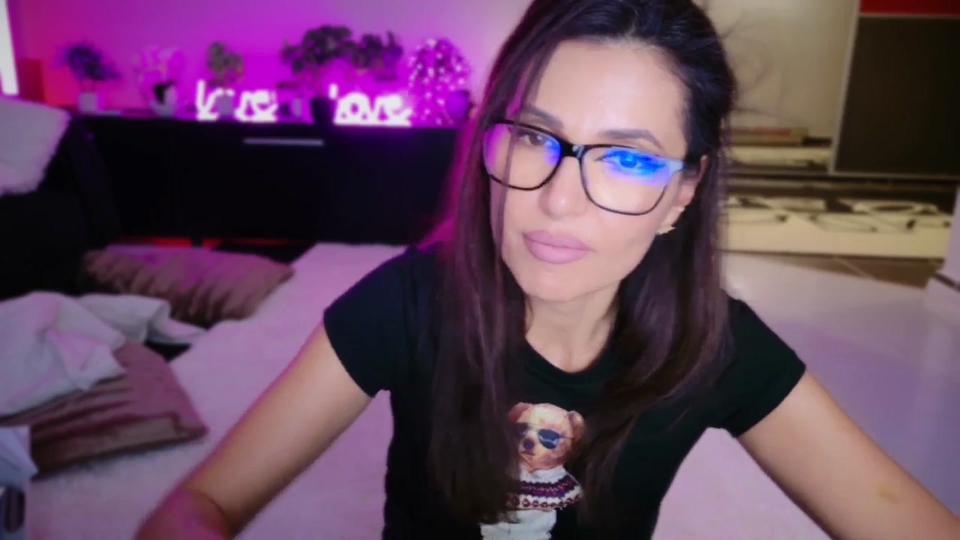 Gallery image thumbnail from SmileyTinaa's myfreecams stream on, 12/04/2025, 23:18 image 8 of 20
